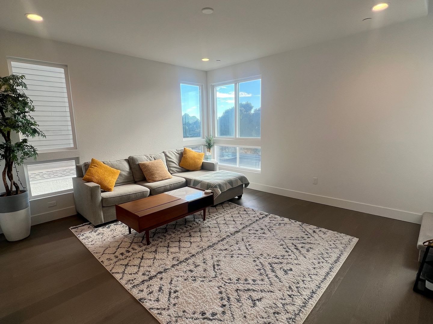 2 Bedroom Condo in Richmond's Recreational Hub – photo 1