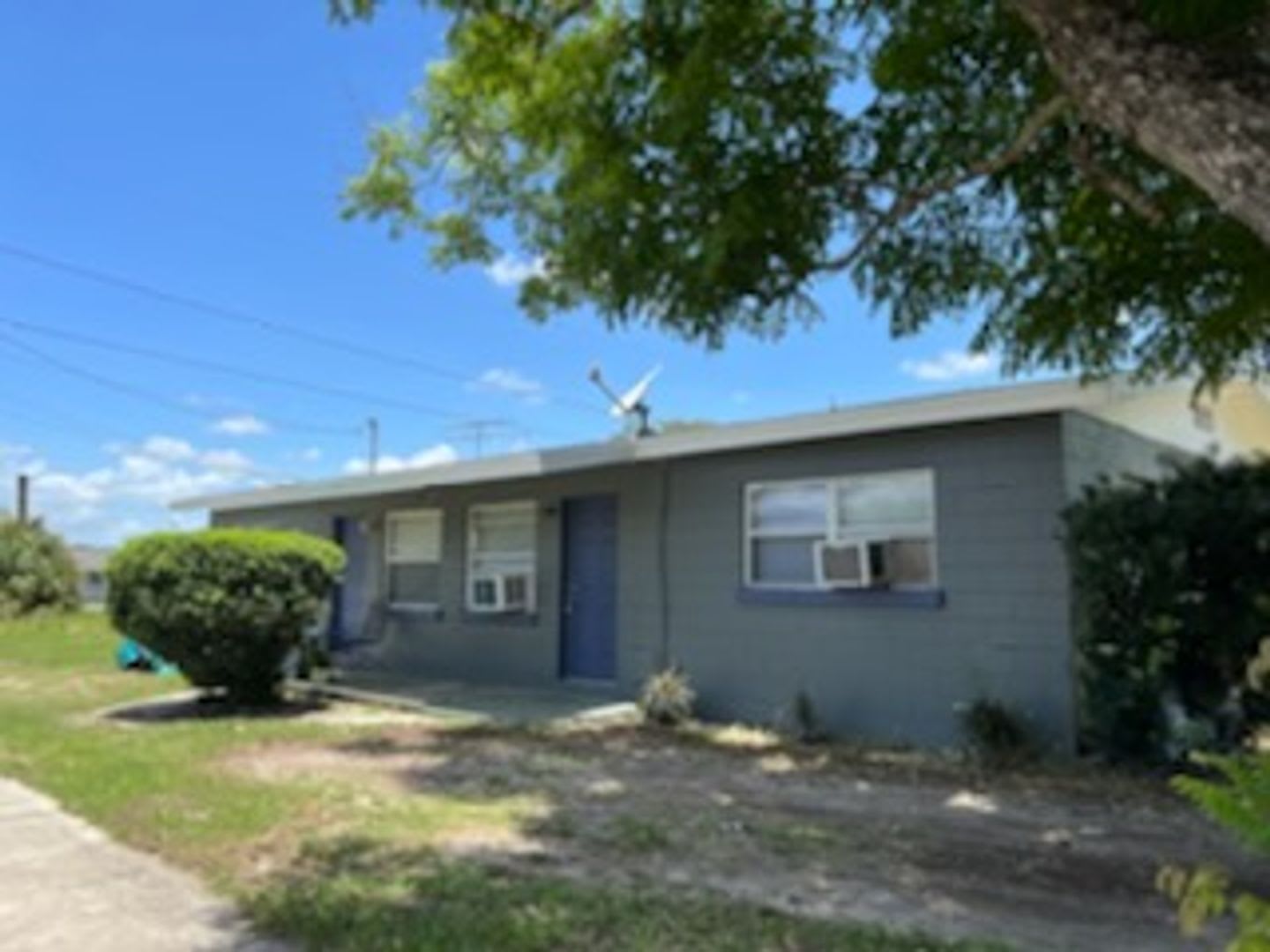 2 Bedroom, 1 Bath Duplex For Rent at 522 Washington Avenue #1 Lake Wales, FL 33853 – photo 1 of 7