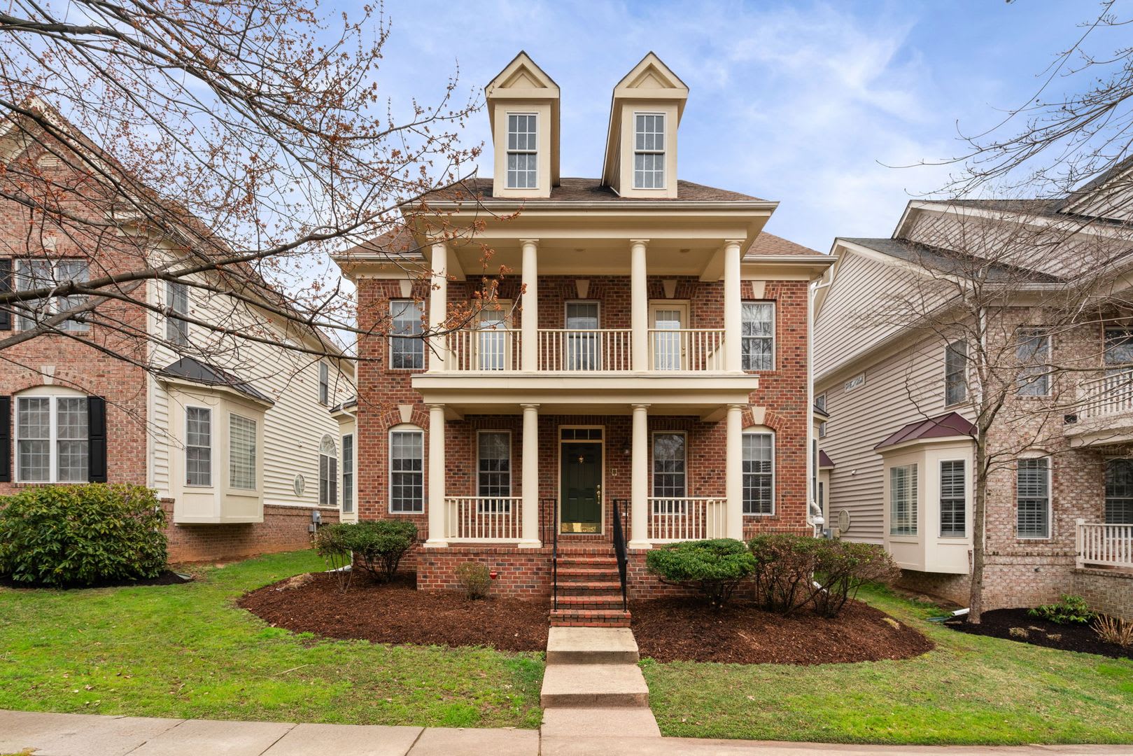 Stunning 4 level detached home close to the Mosaic District in Fairfax! – photo 1