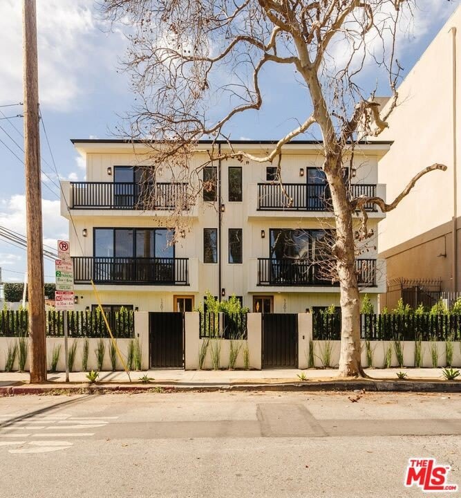 6765 1/2 Lexington Ave – photo 1