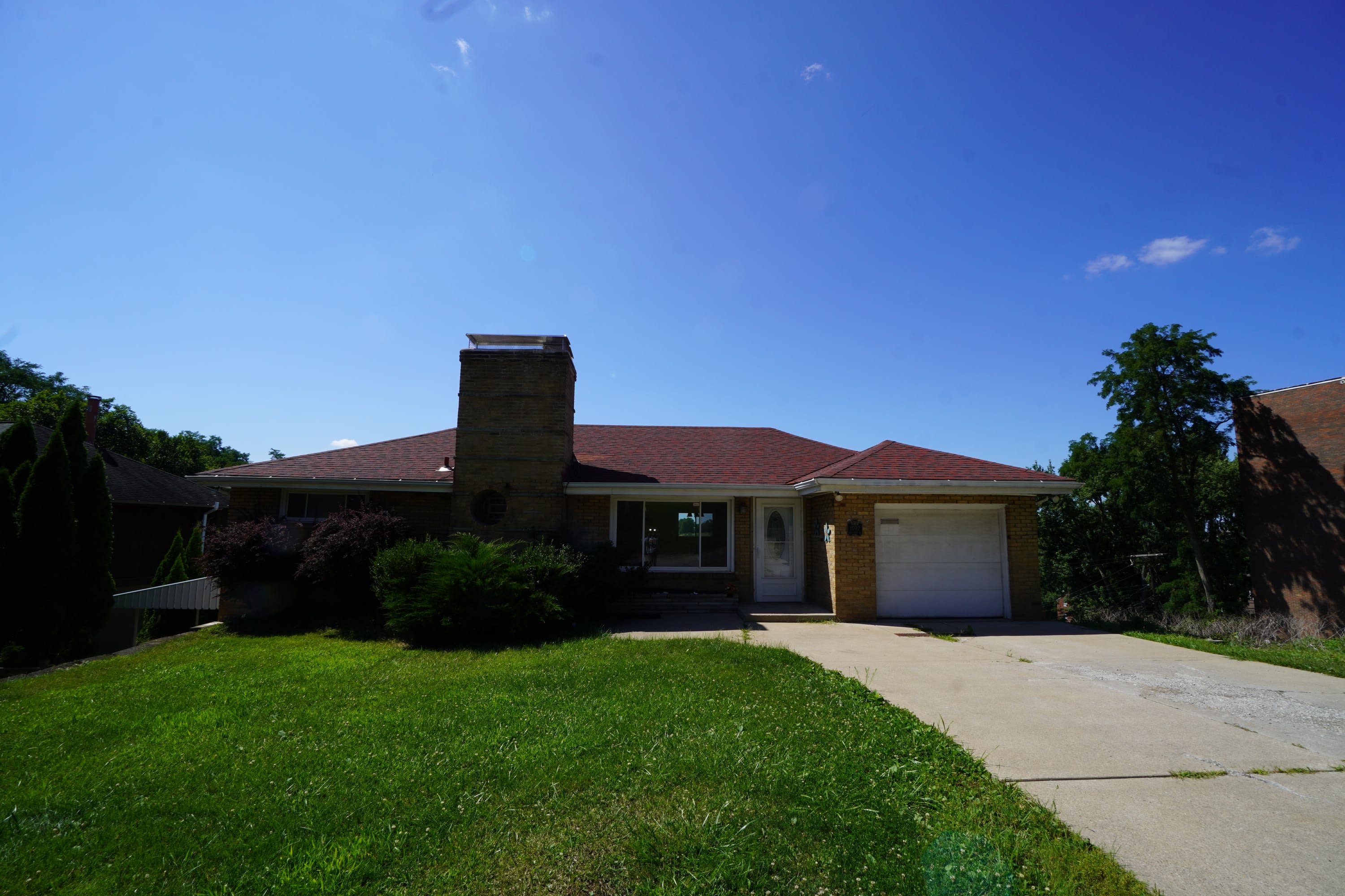 1092 Greentree Road – photo 1 of 9