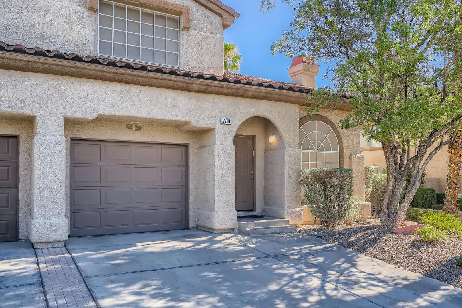Spacious 2-Bedroom Townhome with Garage & Community Pool – photo 1