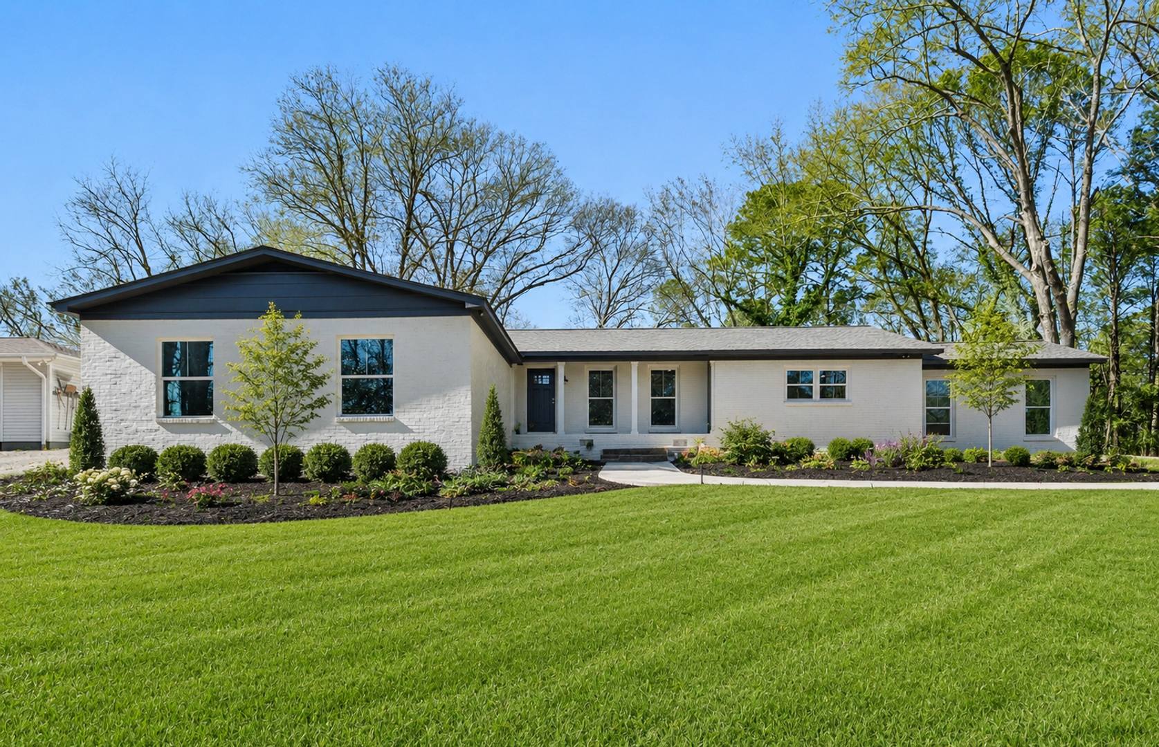 Cozy 3 Bed 3 Bath House! Available Now! – photo 1