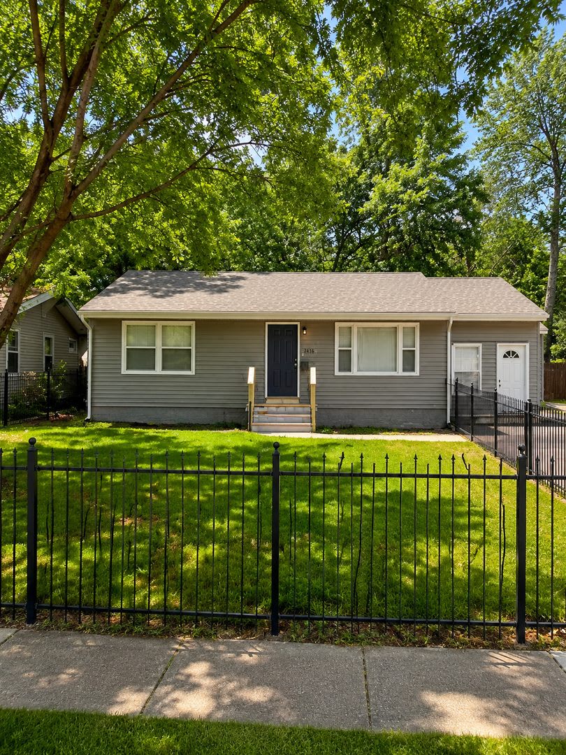 3 Bed / 1.5 Bath Home with Plenty of Room to Enjoy! – photo 1