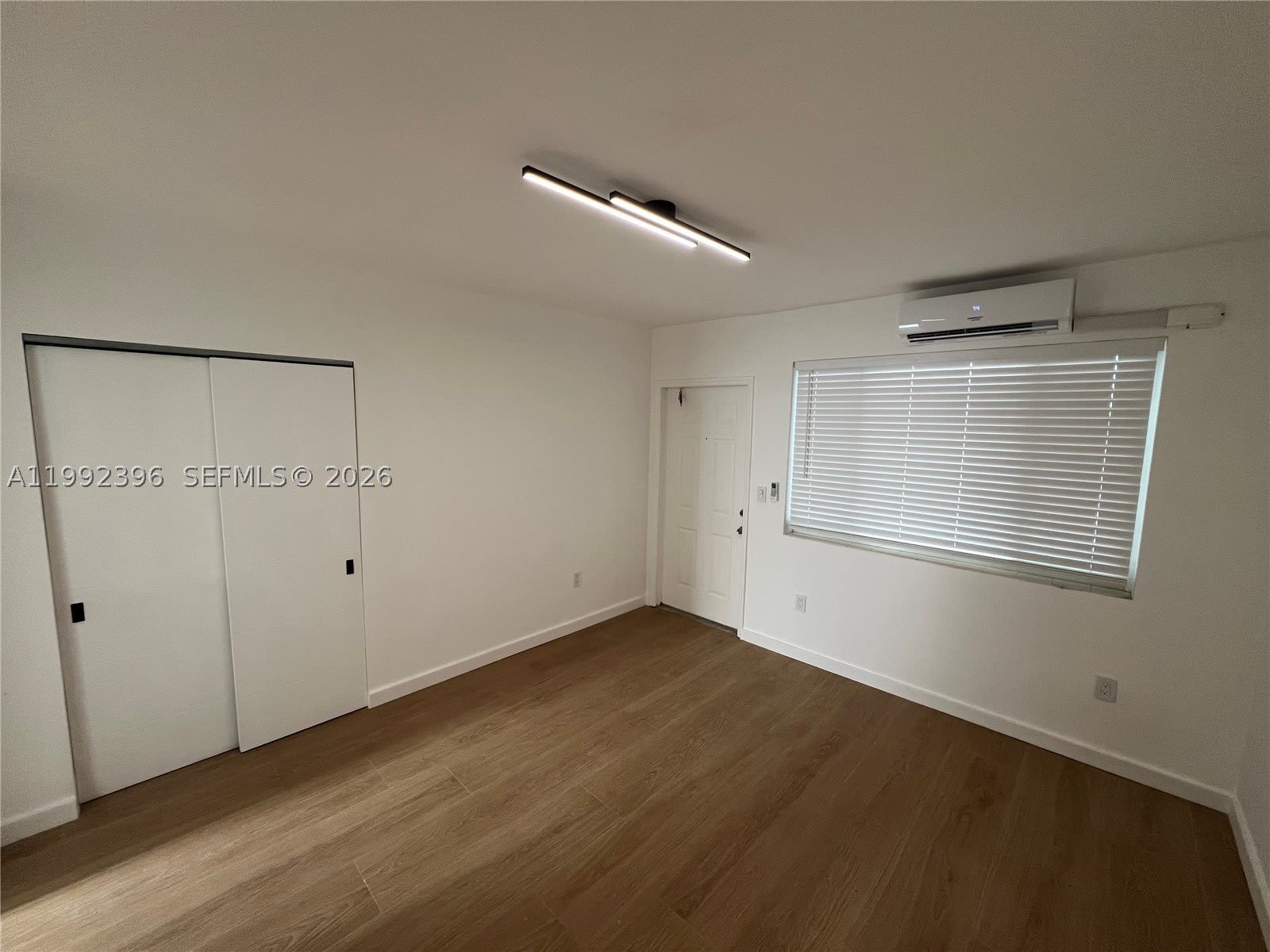 7035 NE 4th Ct – photo 1