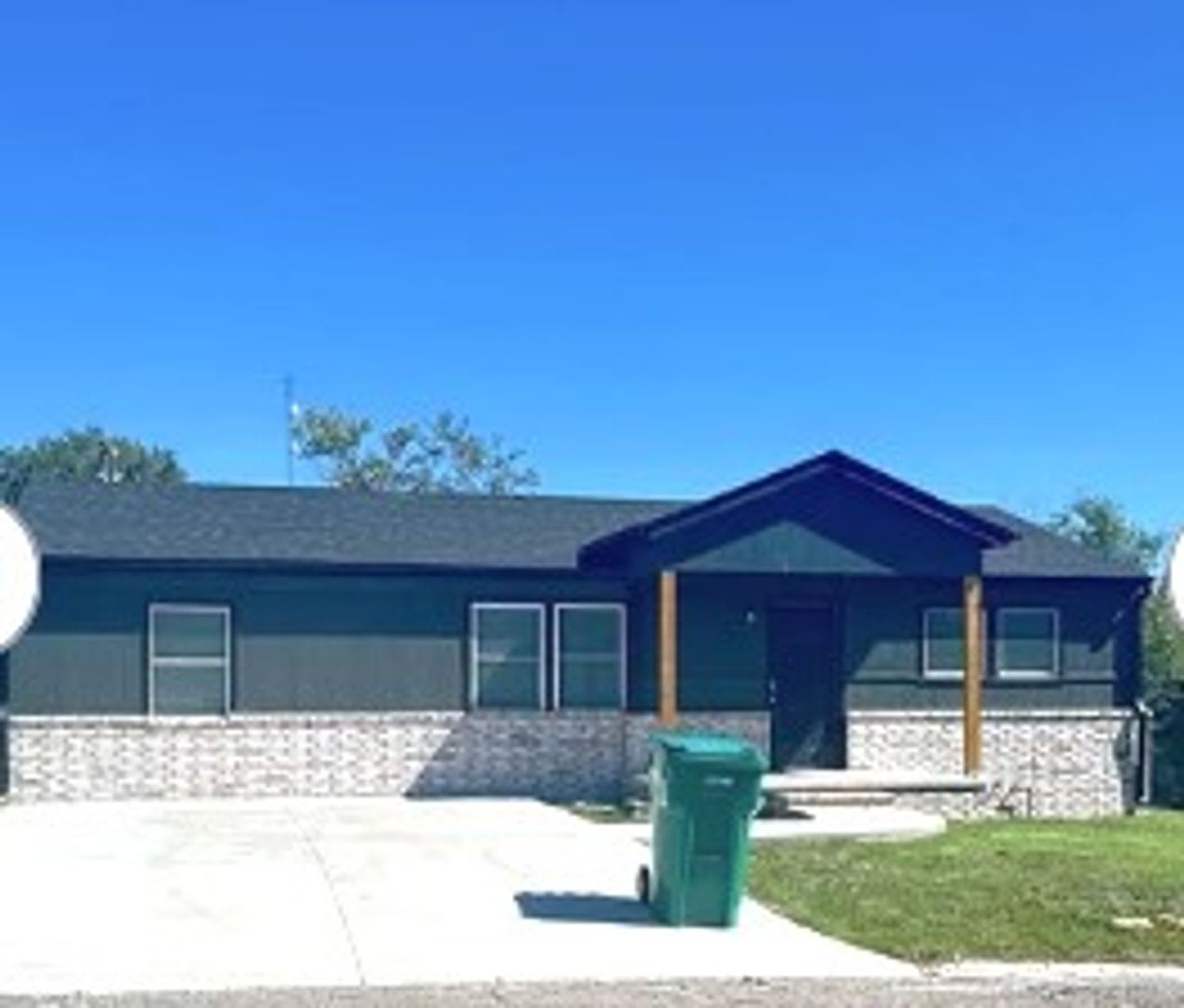 Beautifully fully remodeled 2-bedroom, 2-bath home for lease in Sapulpa.
