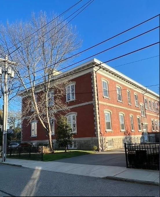 12 Elm Street – photo 1