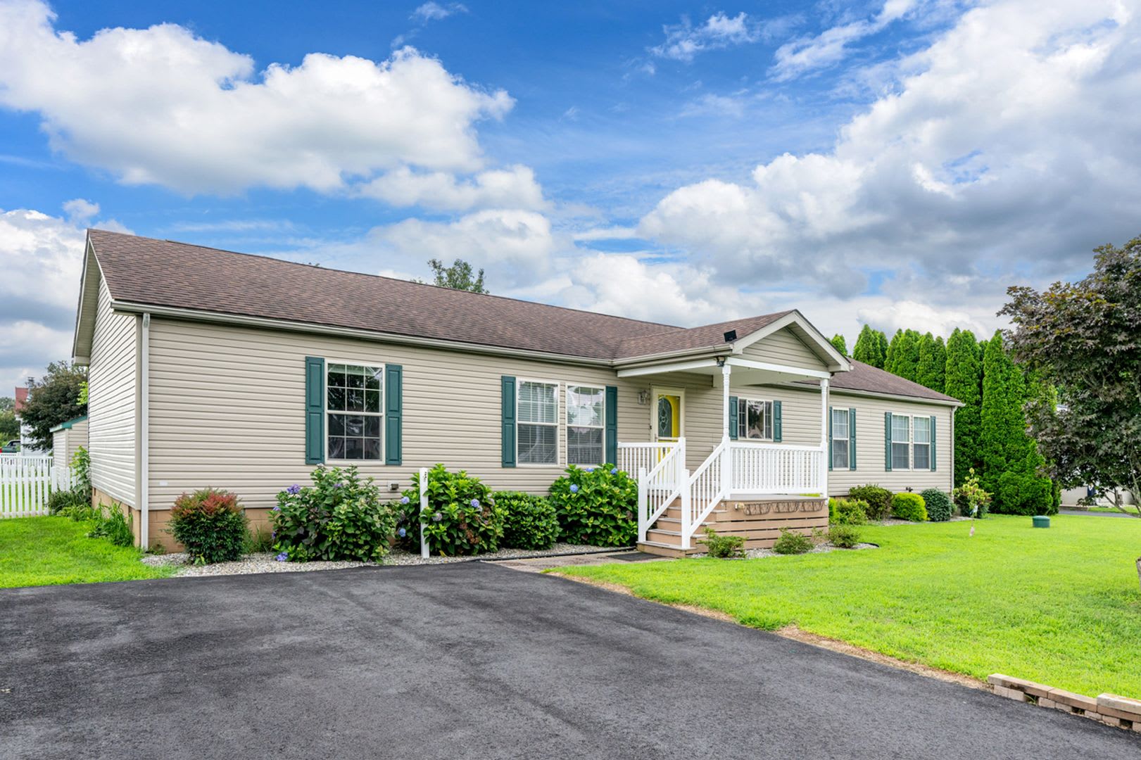 Milton Gem For Rent Spacious 3Br Home Pet Allowed Fireplace Sunroom Private Yard 2 495 00 Month – photo 1