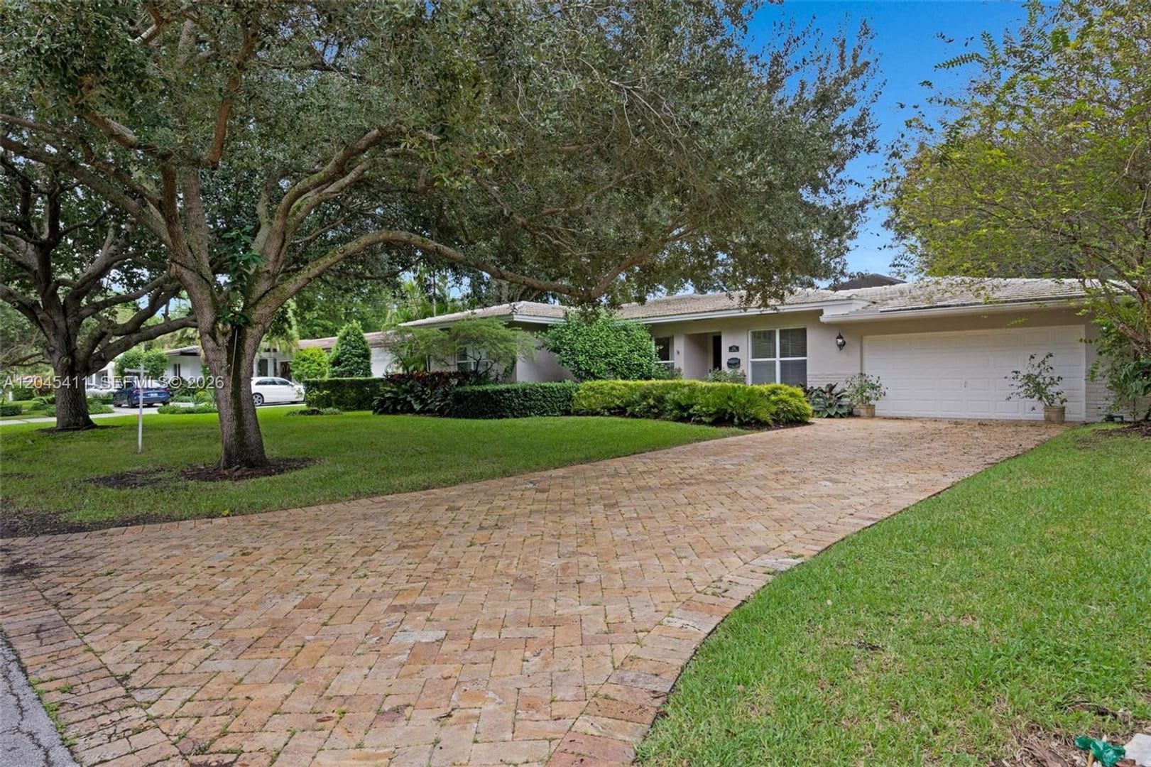 1246 Algardi Avenue Coral Gables Fl 33146 1108 – photo 1