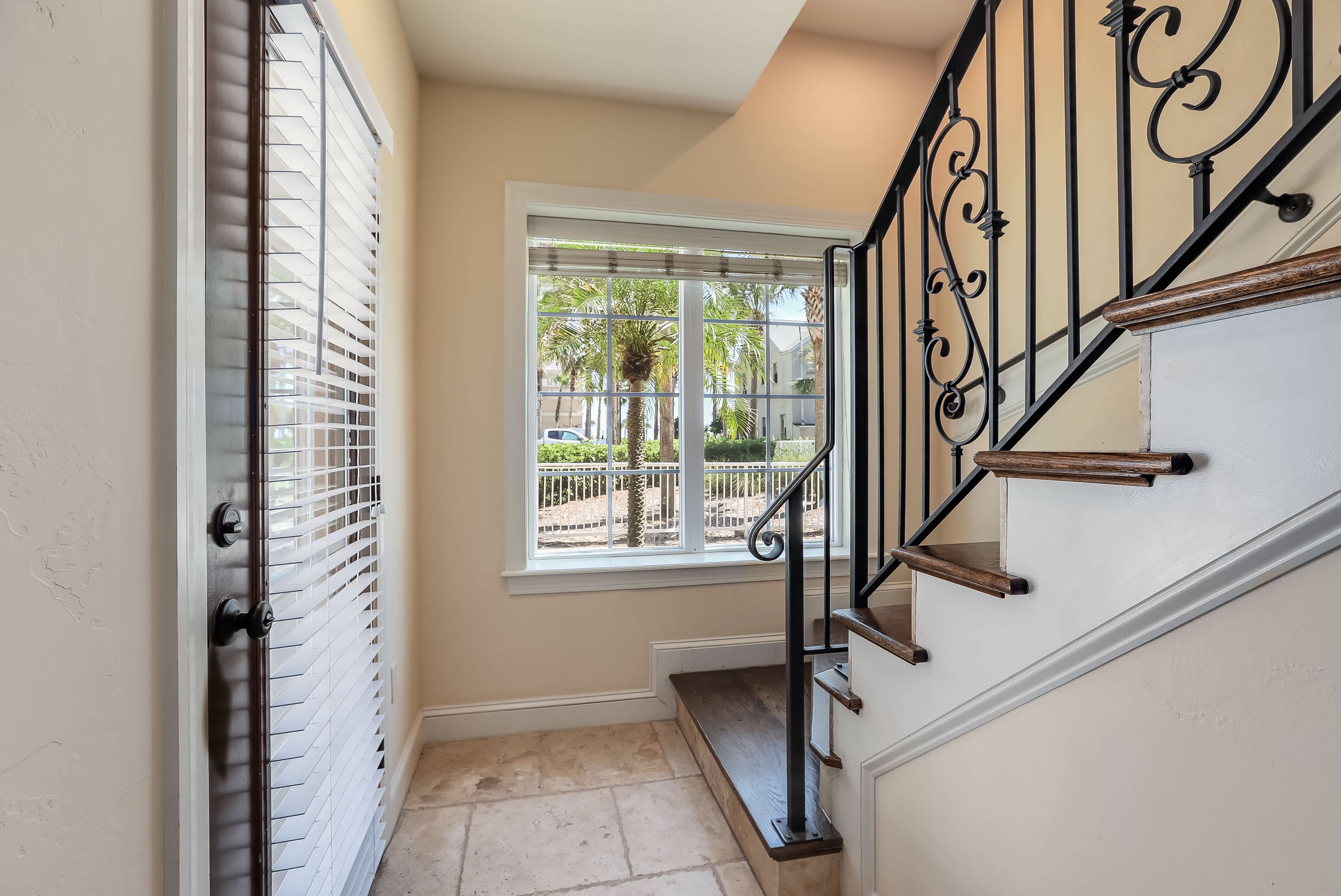 129 11Th Avenue North – photo 1 of 82