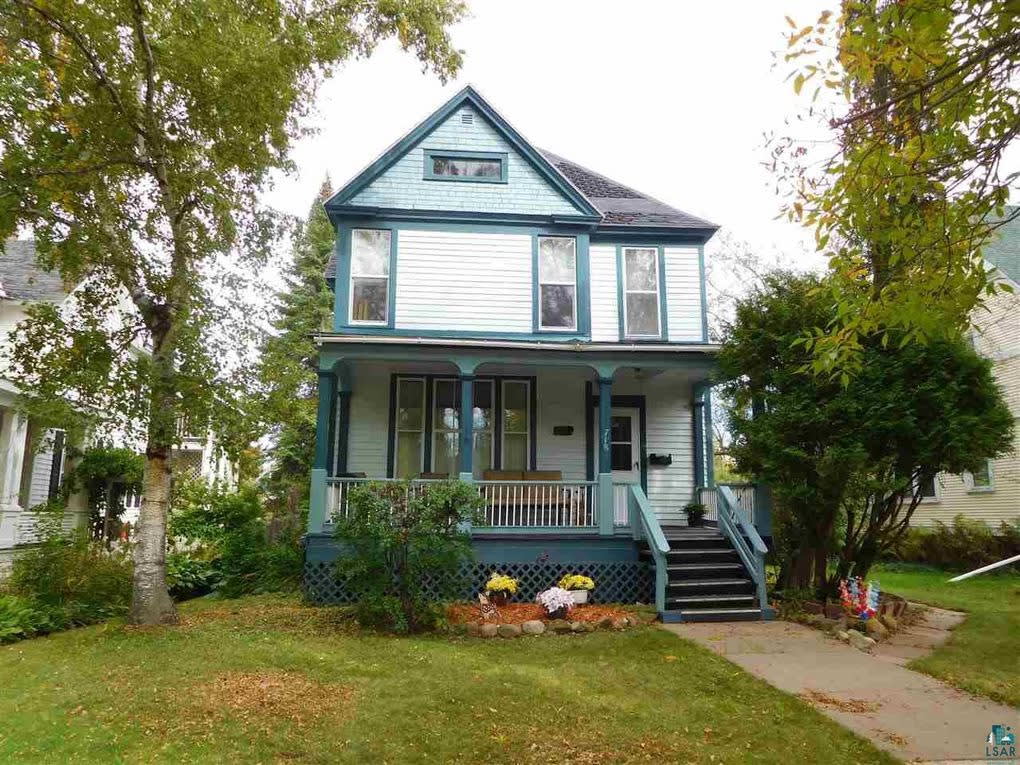 718 9th Ave W – photo 1 of 9