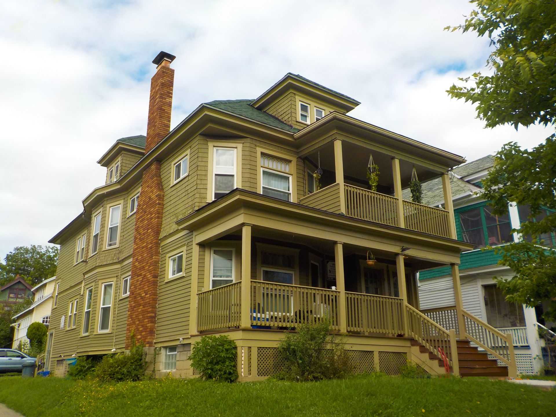 262 Roosevelt Ave – photo 1