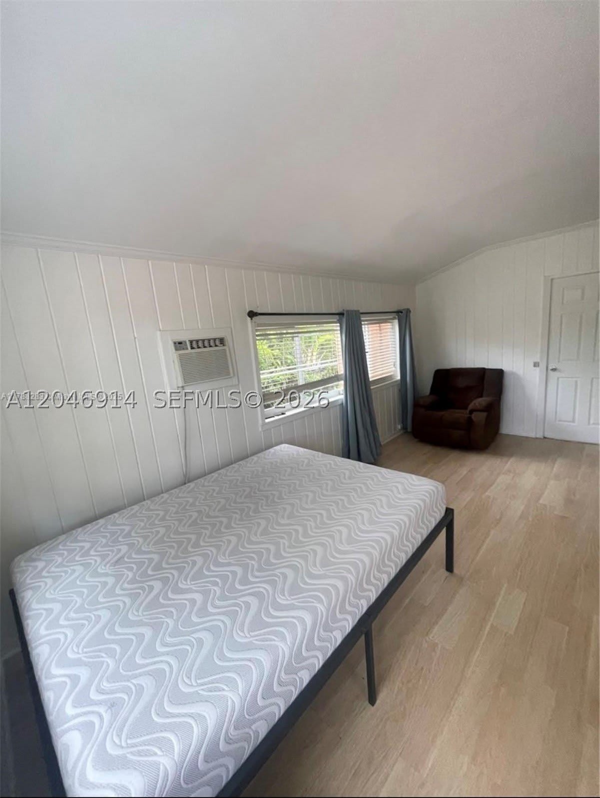 1211 NE 130th St – photo 1