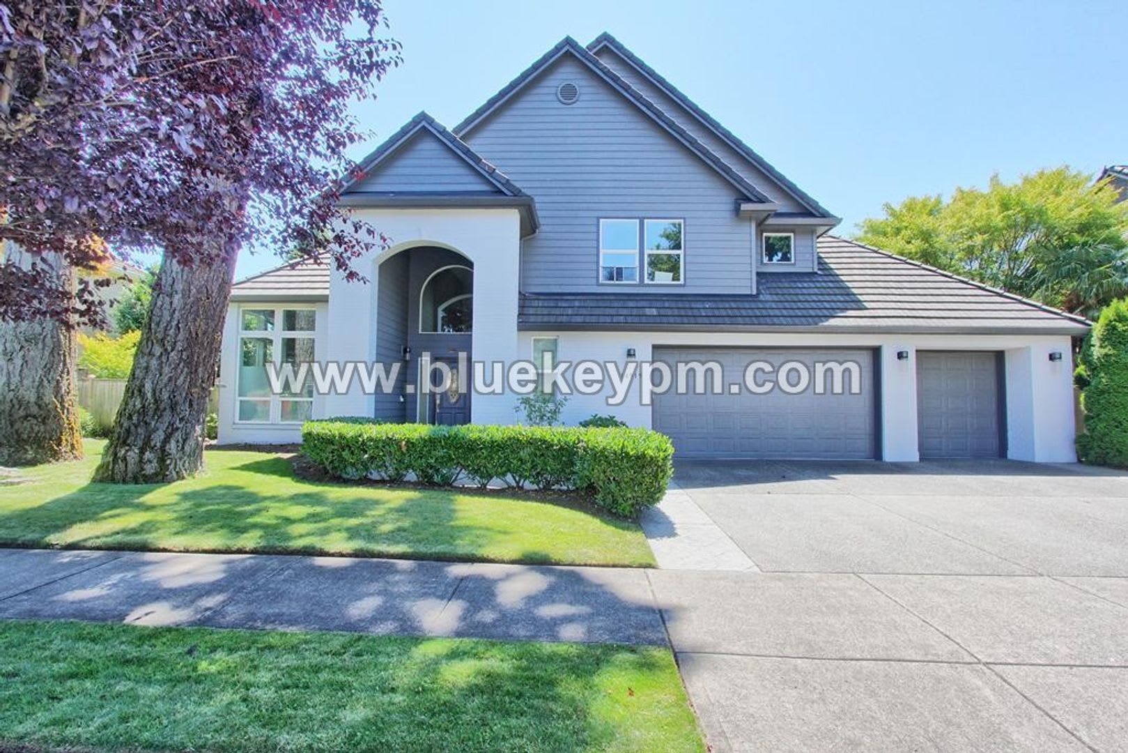 3 Bed, 2.5 Baths Luxury Home Located Near Evergreen High School – photo 1