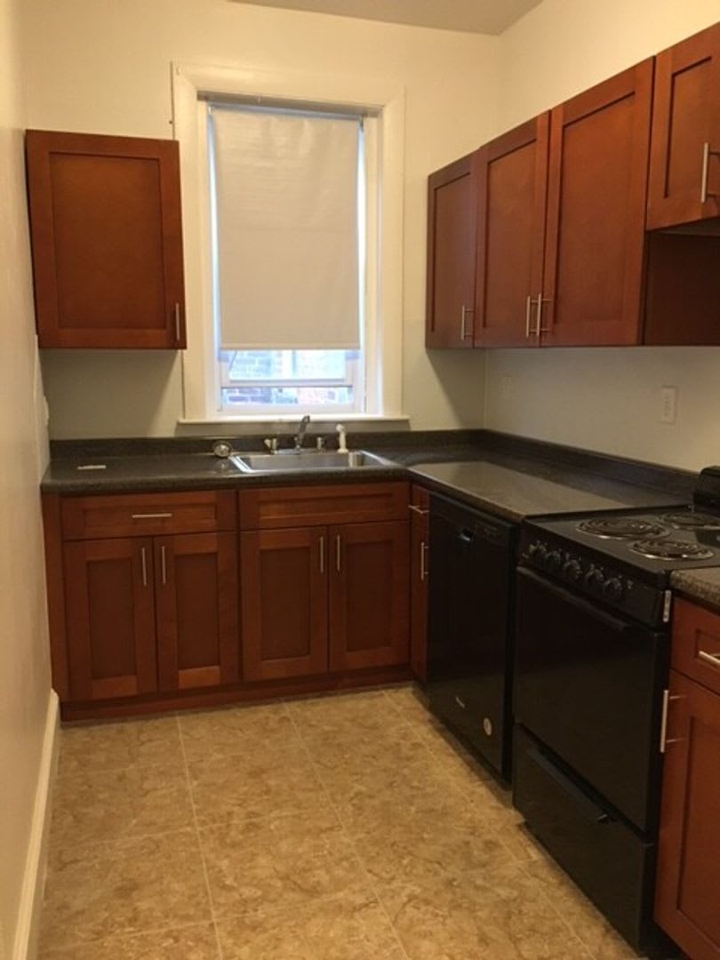 Nice 2 bed in Brookline – photo 1