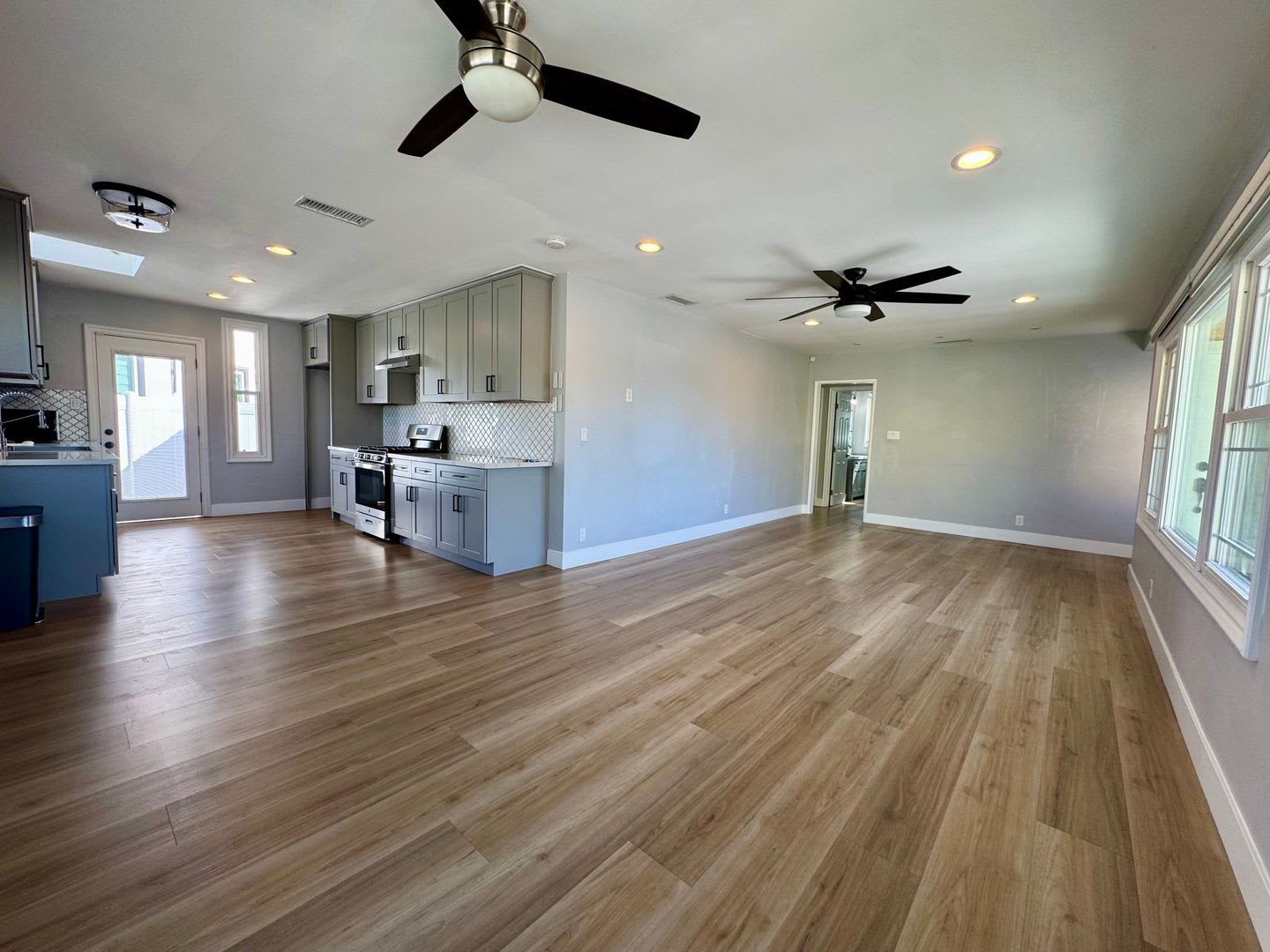 3 Bedroom 1.5 Bath on a quiet cul-de-sac in a highly sought-after Arleta neighborhood – photo 1