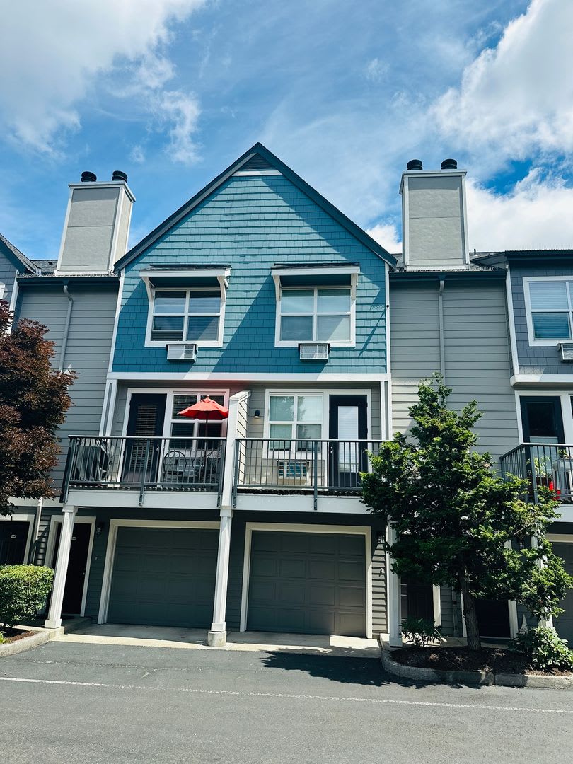 Charming Condo In Terrific Waterfront Location – photo 1