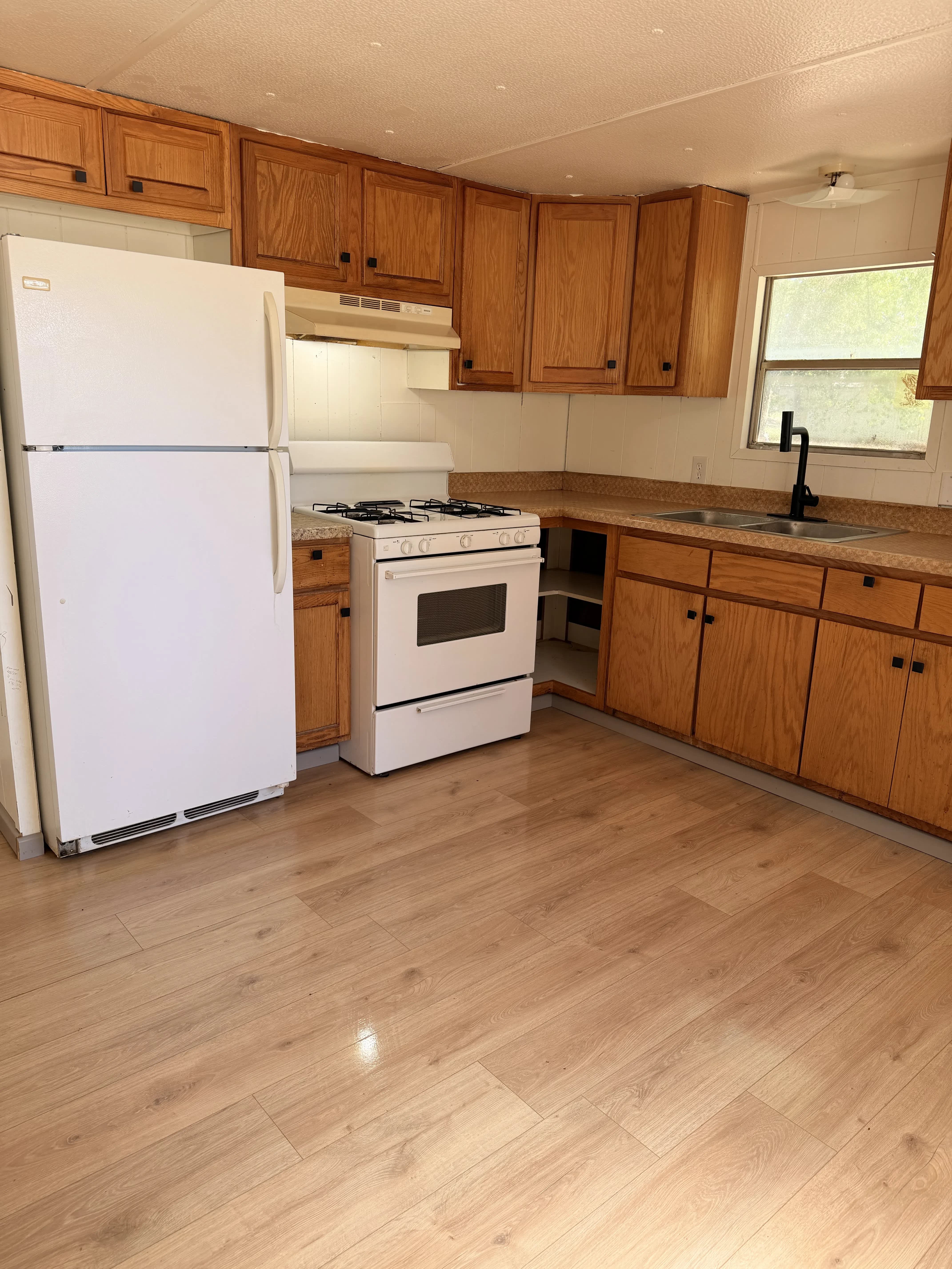 2550 Almon St – photo 1 of 7