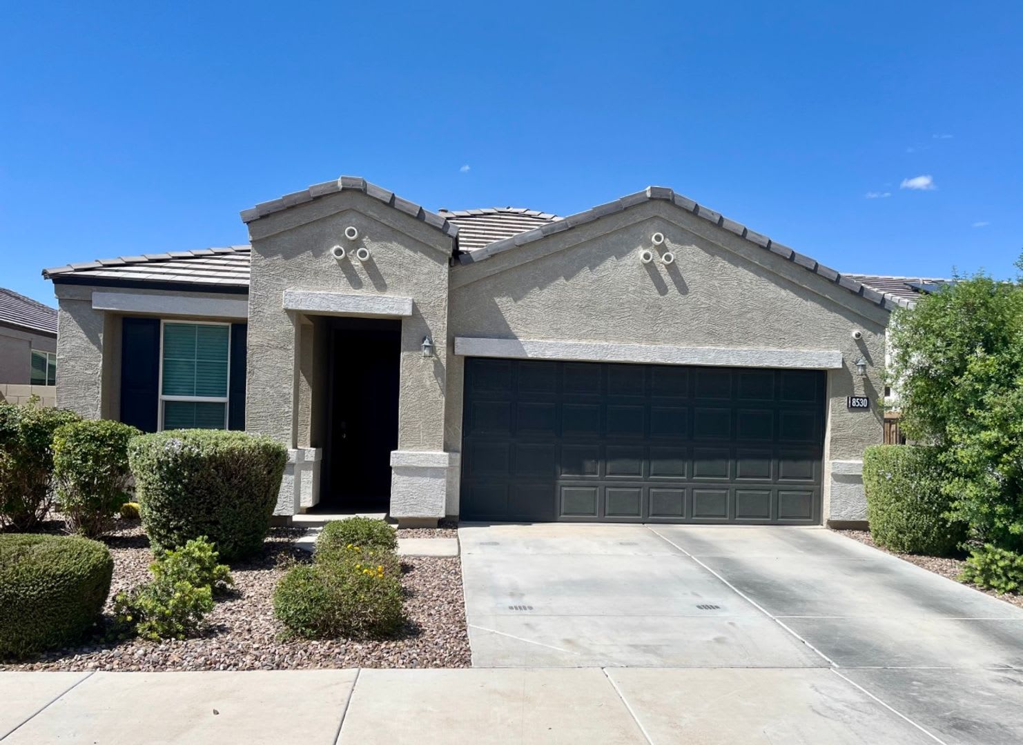 Beautifully Updated 3 Bed/2 Bath Home in Anthem at Merrill Ranch! – photo 1 of 33