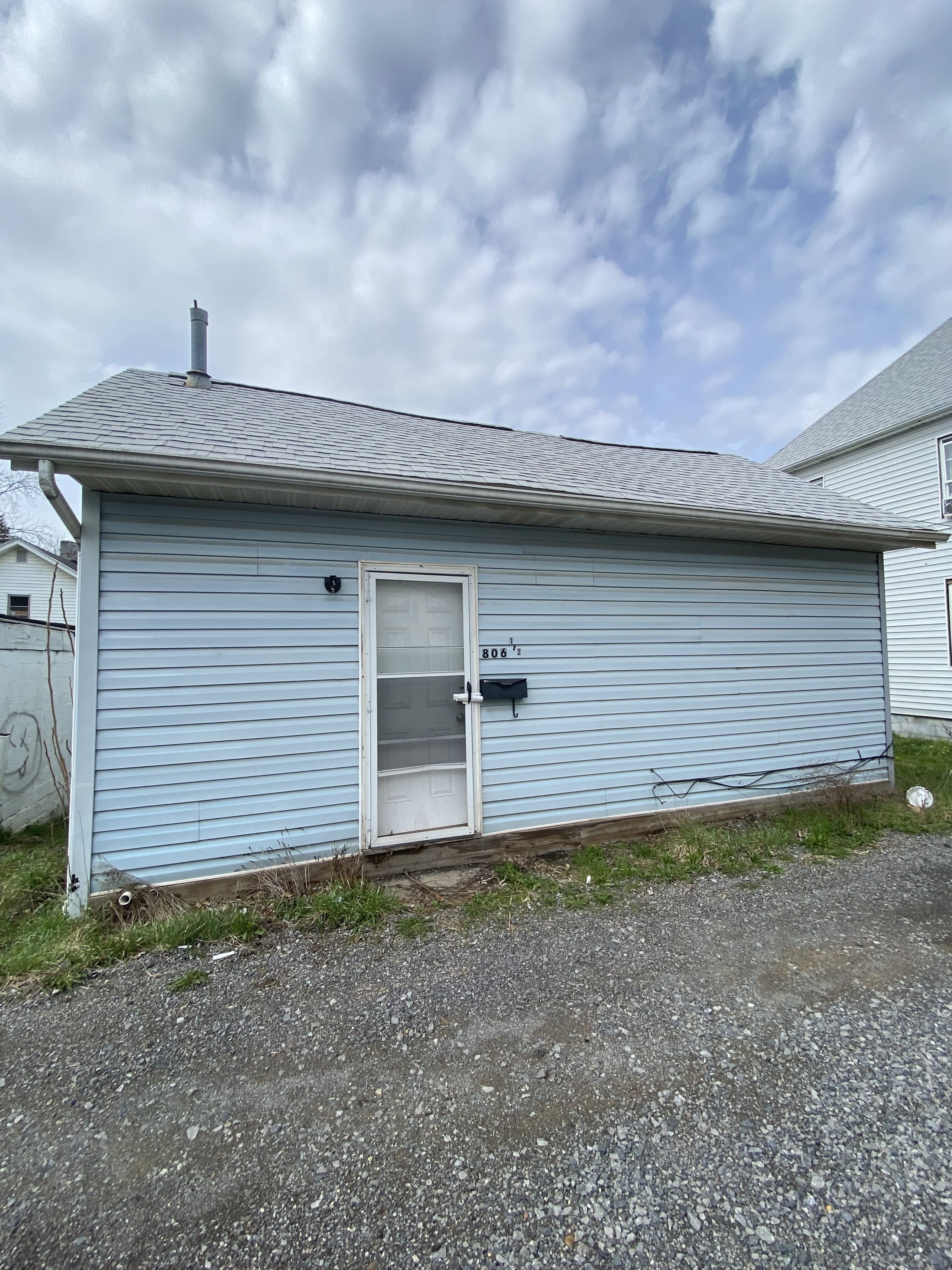 806 1/2 Oak St – photo 1 of 7