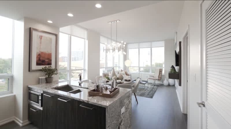 740 N Hudson Ave – photo 1
