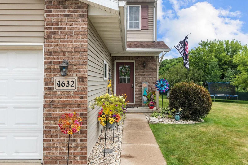 4632 4634 Ridge Court 4632 – photo 1 of 23