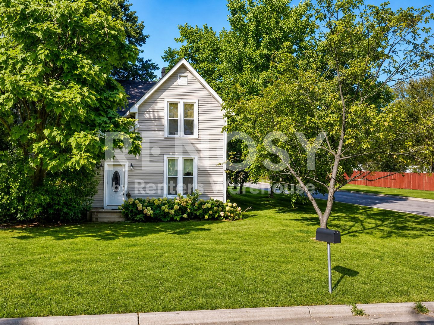 4BD/2BA in Newport Available Now! – photo 1 of 69