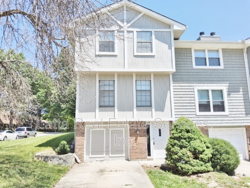 410 NW 3rd St – photo 1 of 12