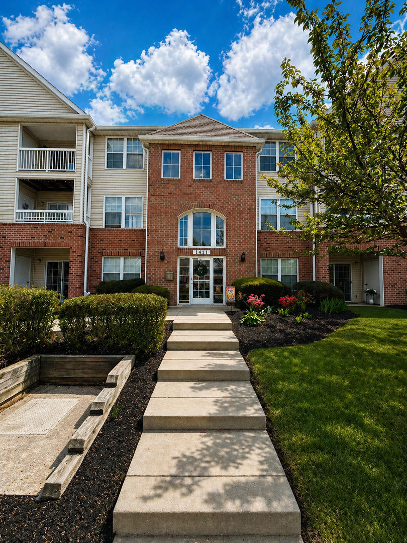 3BR/2BA Home with Pool, Gym &amp; Tennis Courts – photo 1 of 22