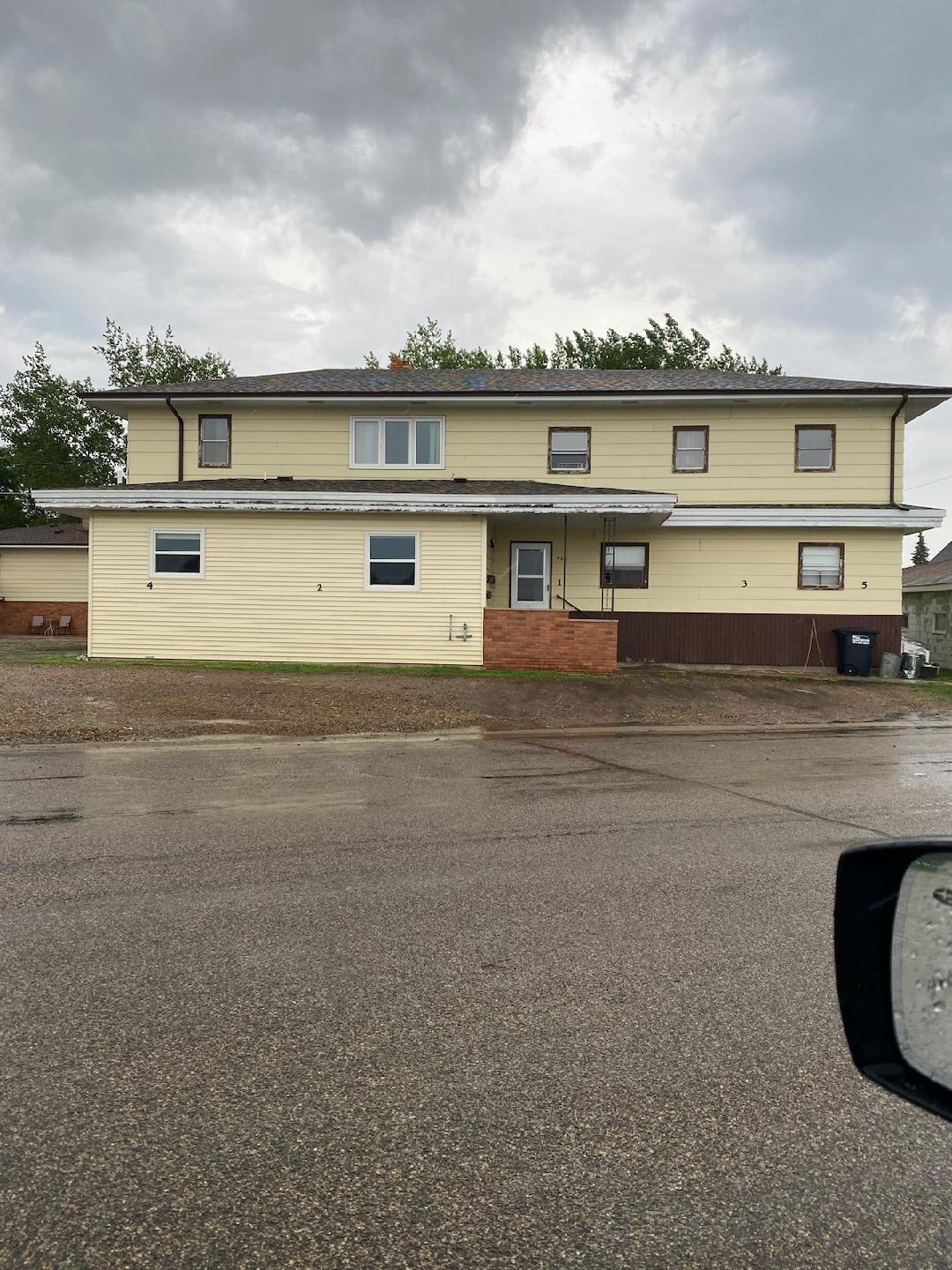 404 Elm Ave – photo 1 of 5
