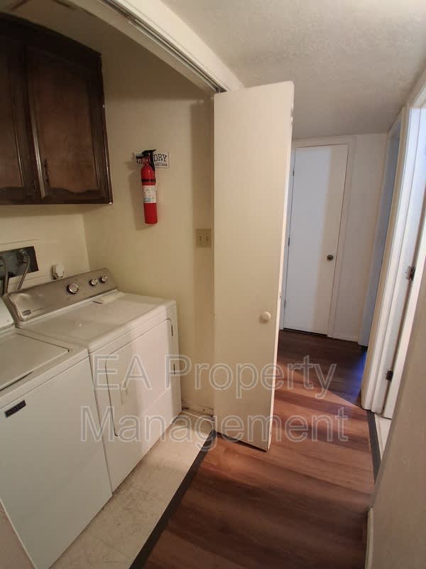 12200 Candelaria Rd NE – photo 1