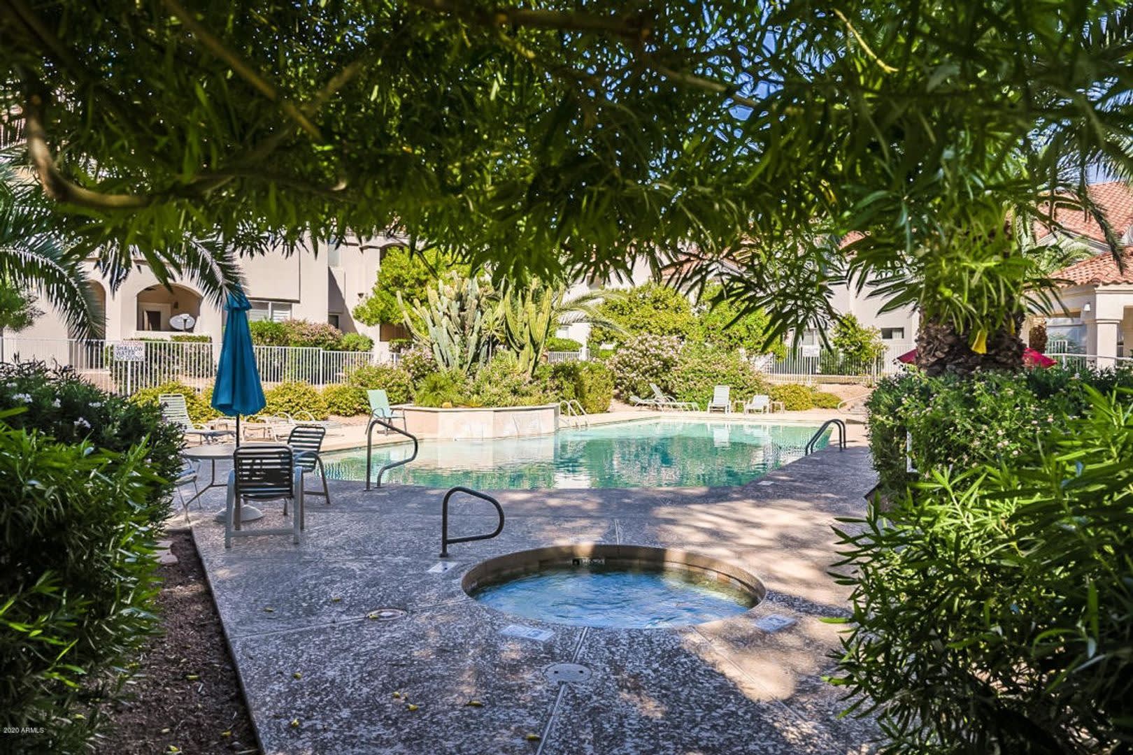 2 Bedroom Paradise Valley Gem with Private Patio & Fireplace – photo 1
