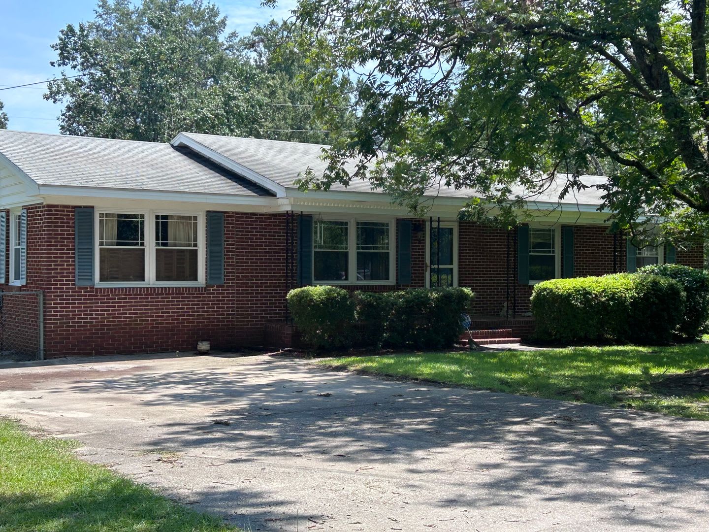 3 BEDROOM / 1 BATHROOM HOME – photo 1 of 7