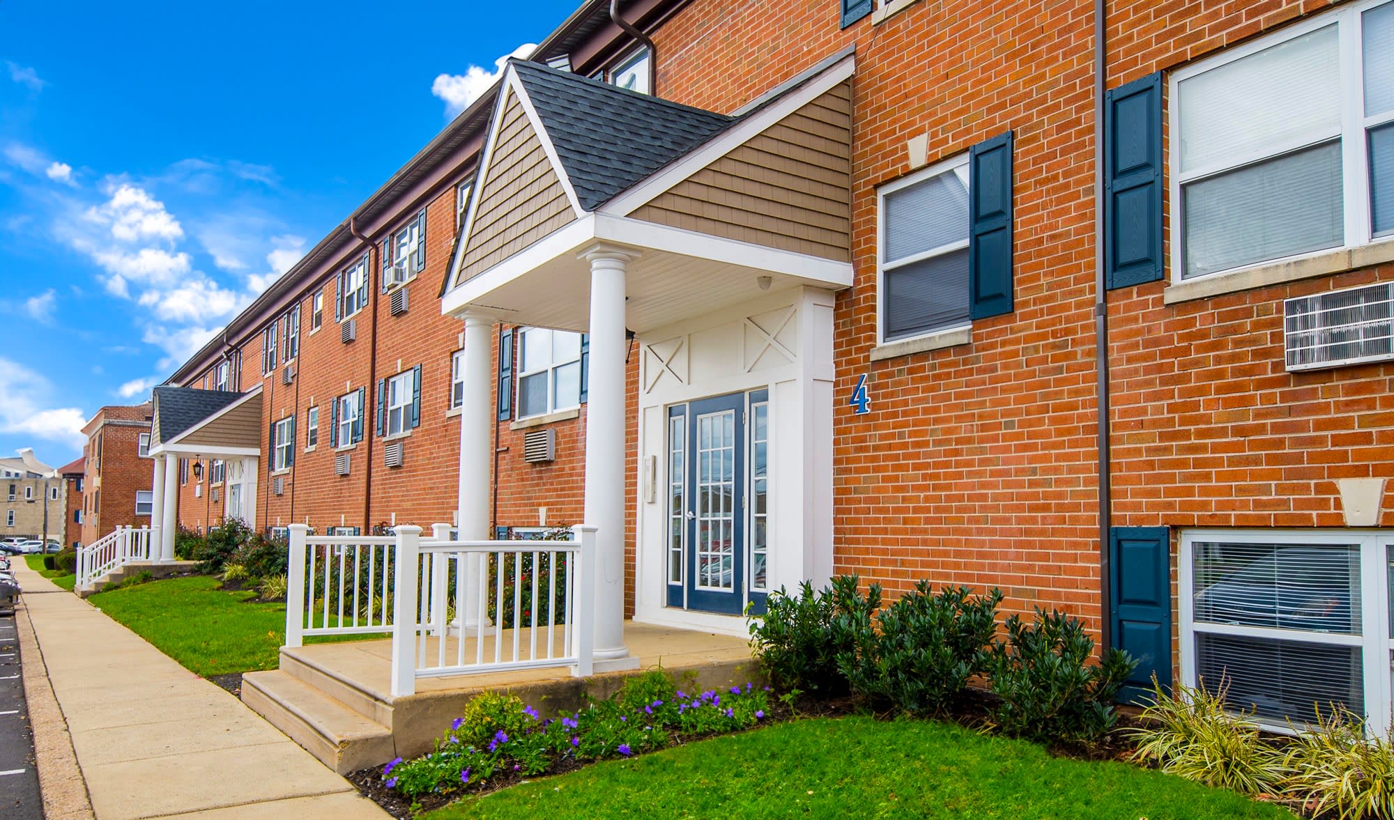Ashley Court Apartments – photo 1