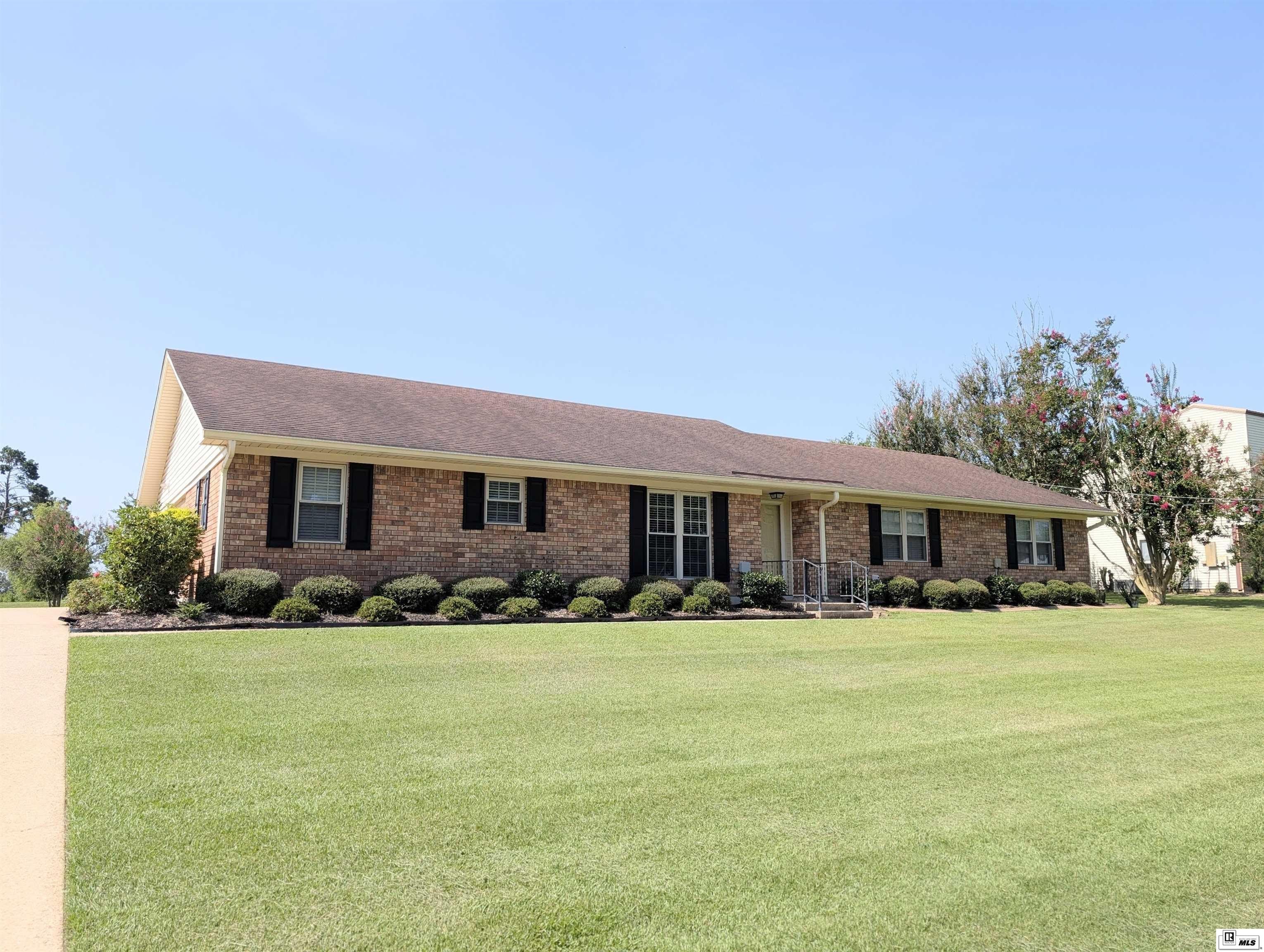 516 PINE HILLS DRIVE – photo 1 of 25