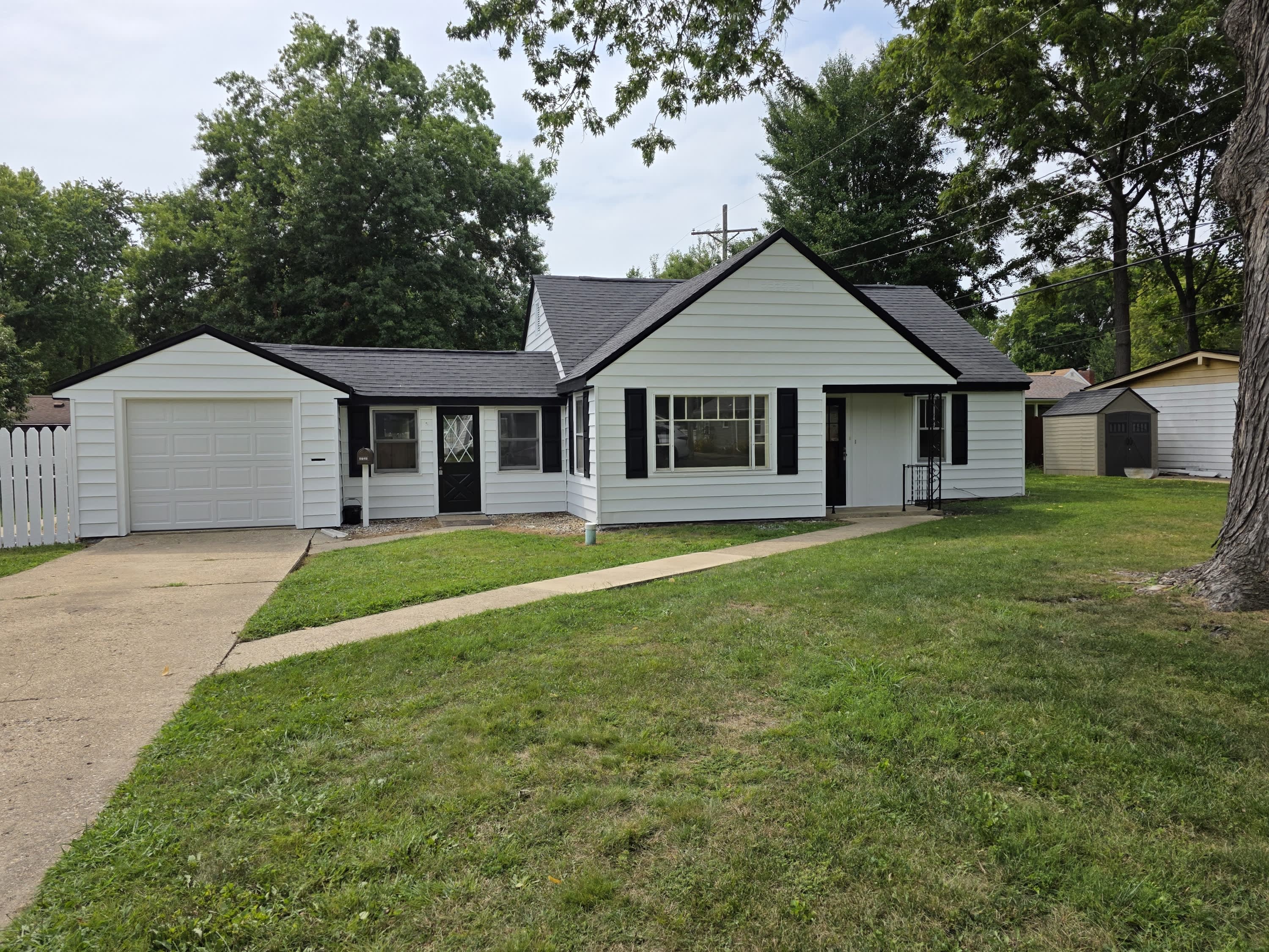 2721 Leonard – photo 1 of 3