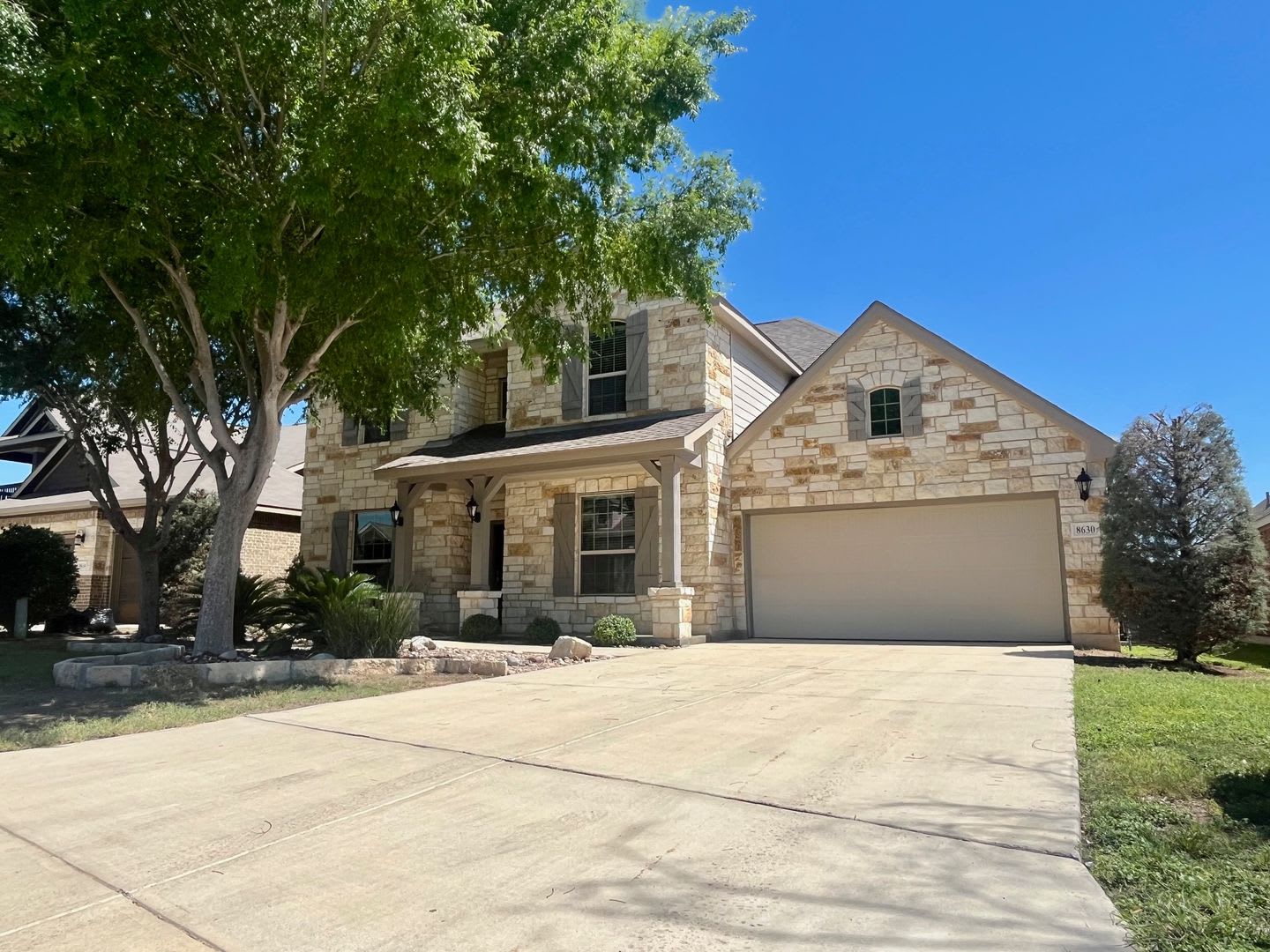 Fabulous 5 Bedroom/4 Full Bath Home w/ Study, GameRoom & Backyard Oasis! Move in Ready! – photo 1
