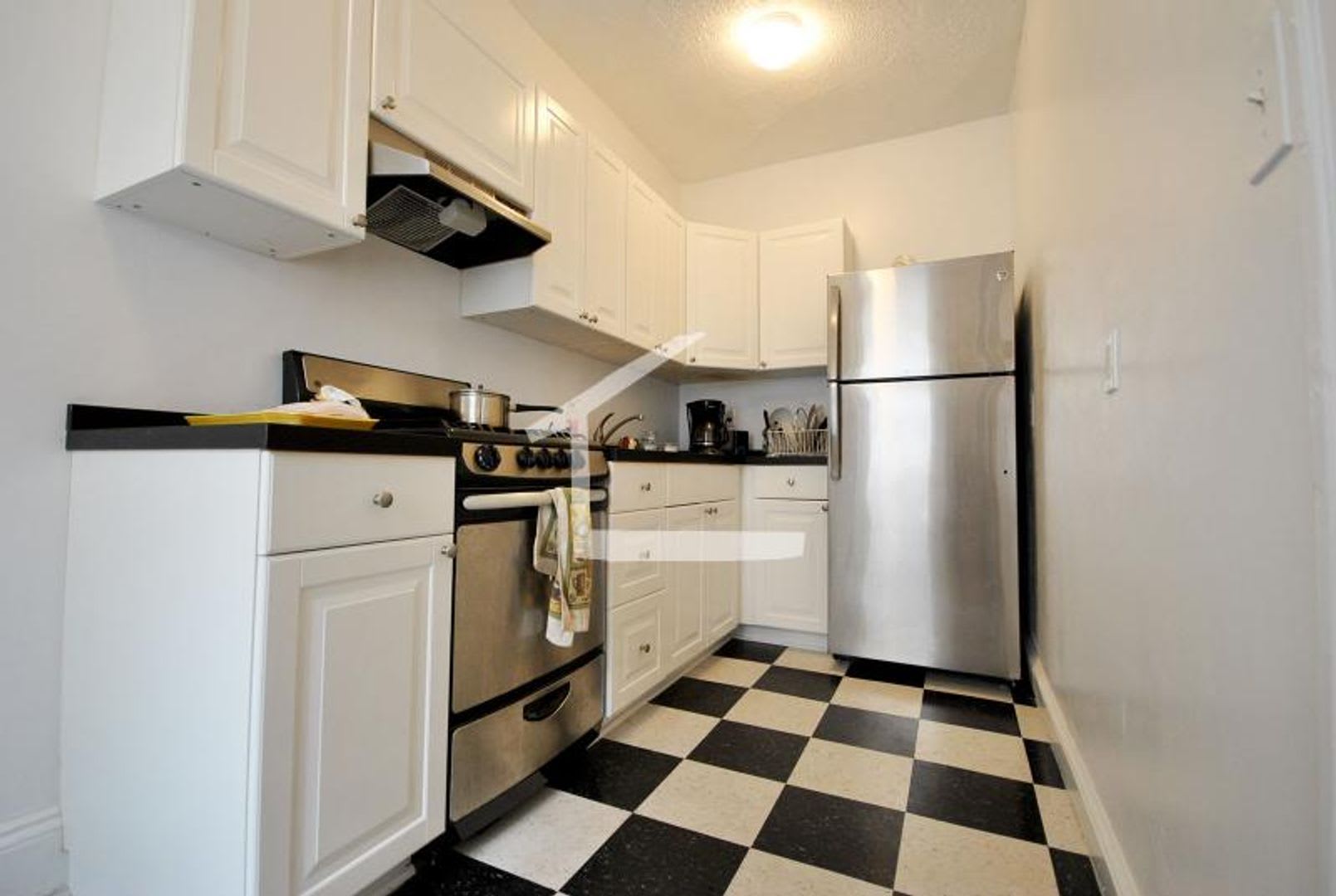 Nicely renovated 1 bed near the Green Line in Allston. – photo 1