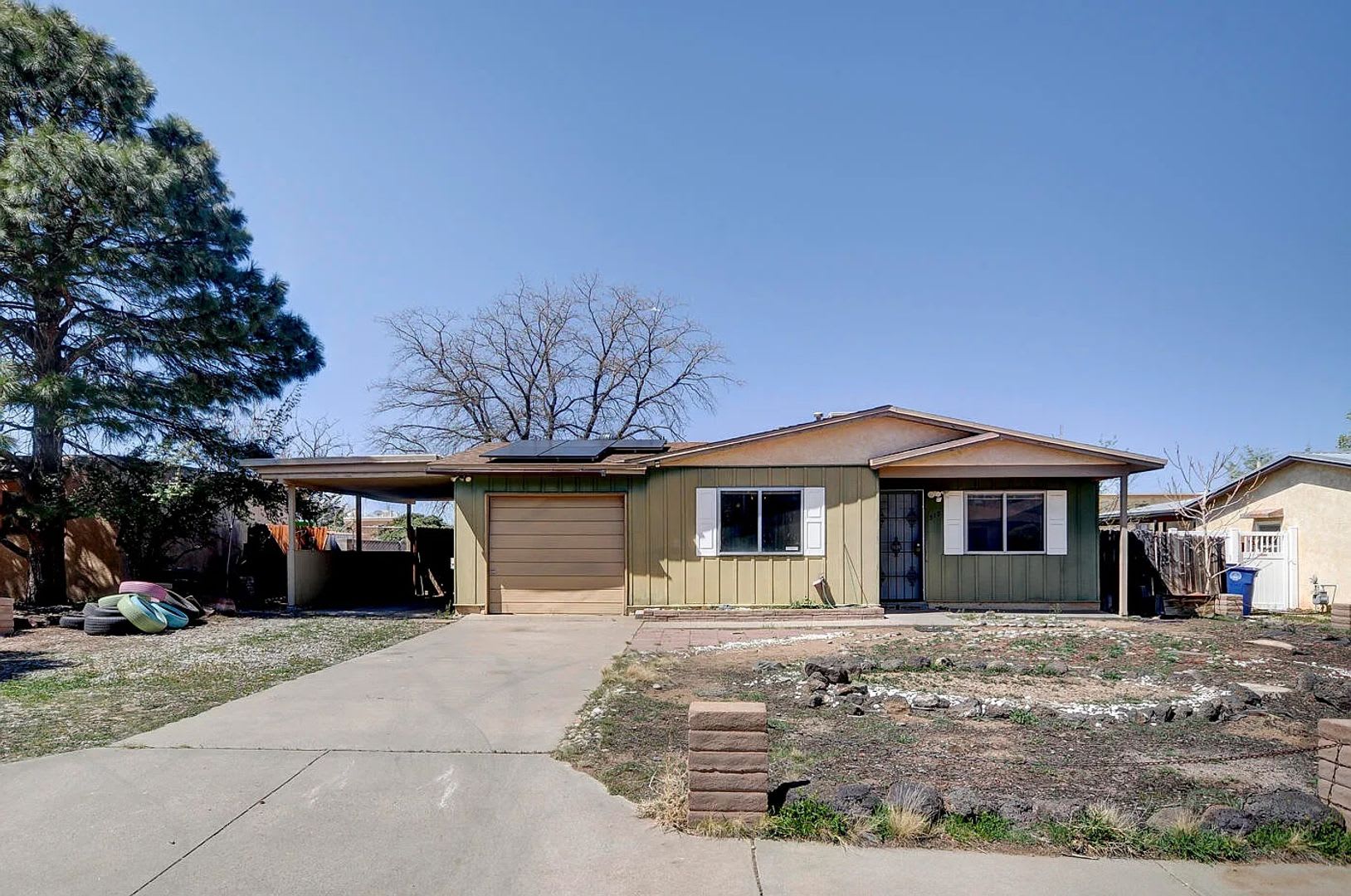 Charming 3 Bedroom 1.5 Bathroom Home In The NE! – photo 1