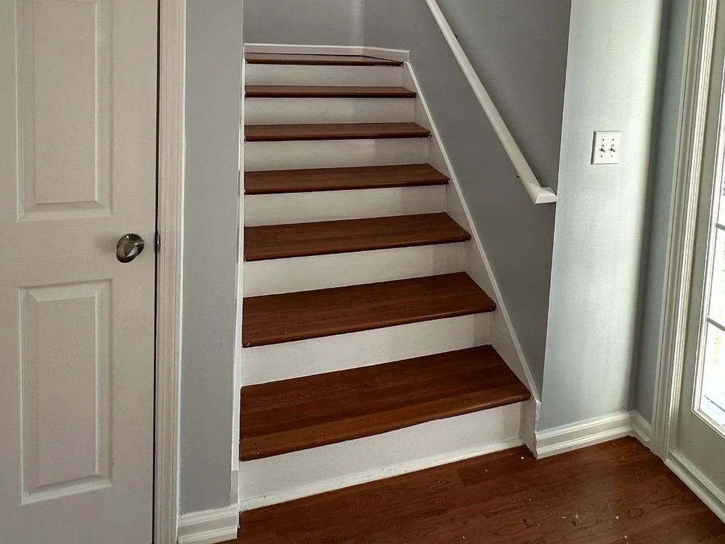 Room in 4 Bedroom Home at Lakeview Dr – photo 1