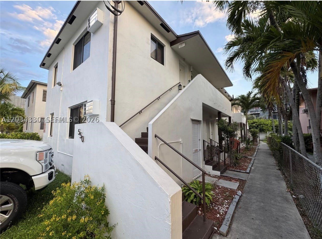 550 SW 10th St – photo 1