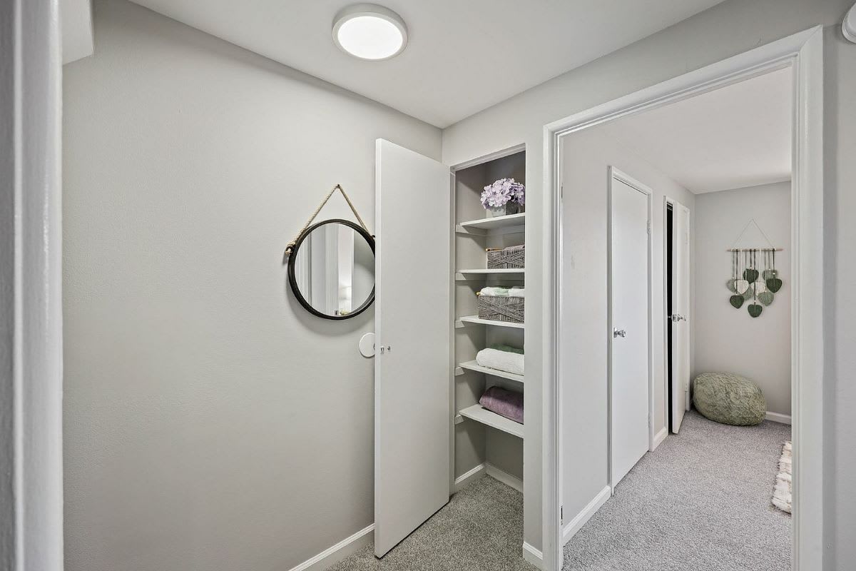 Graythorne Ave Coming Soon Sept 1St – photo 1 of 203