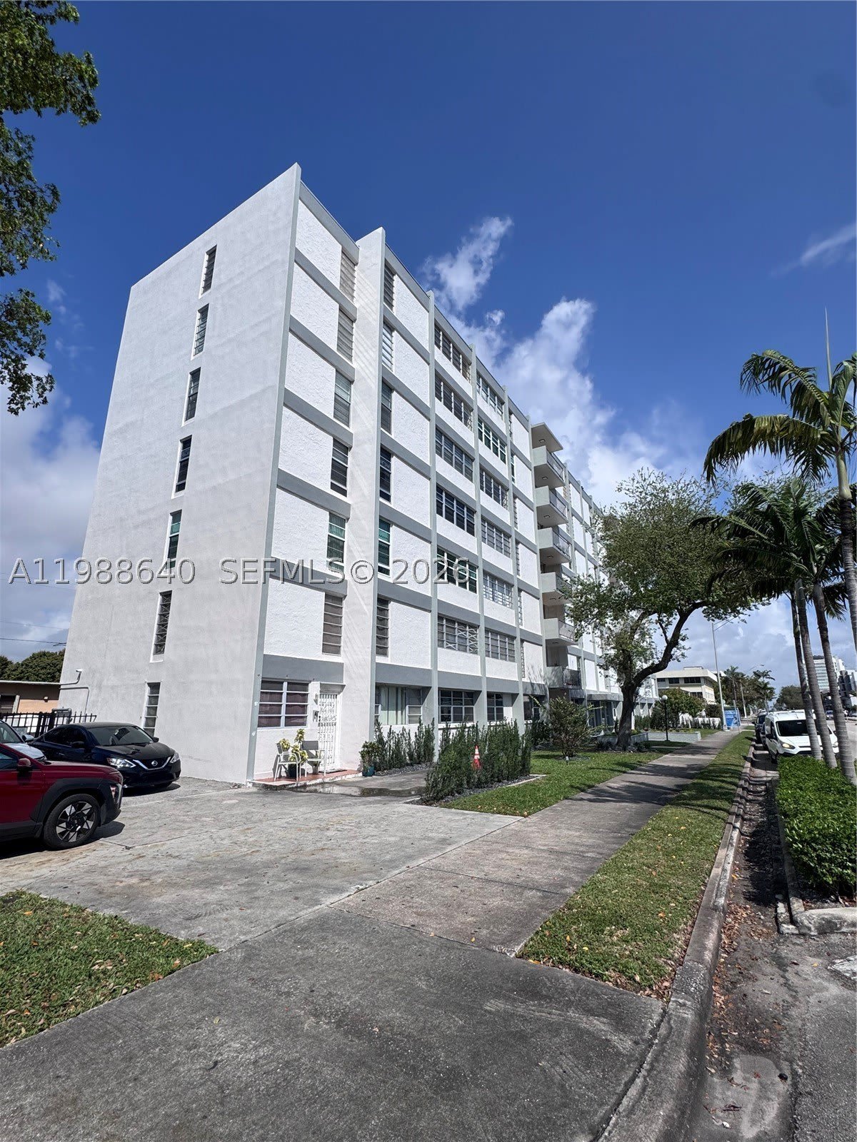 1400 SW 27th Ave – photo 1