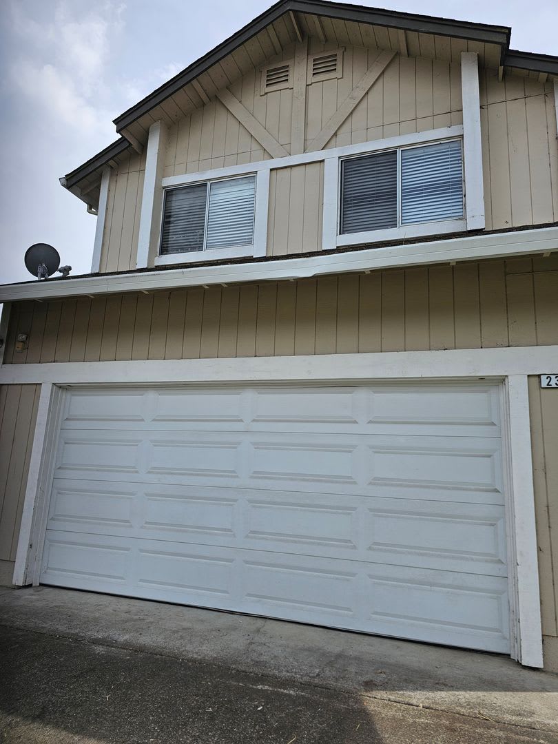 Traditional 3 bedroom 2 bath home in quiet area – photo 1
