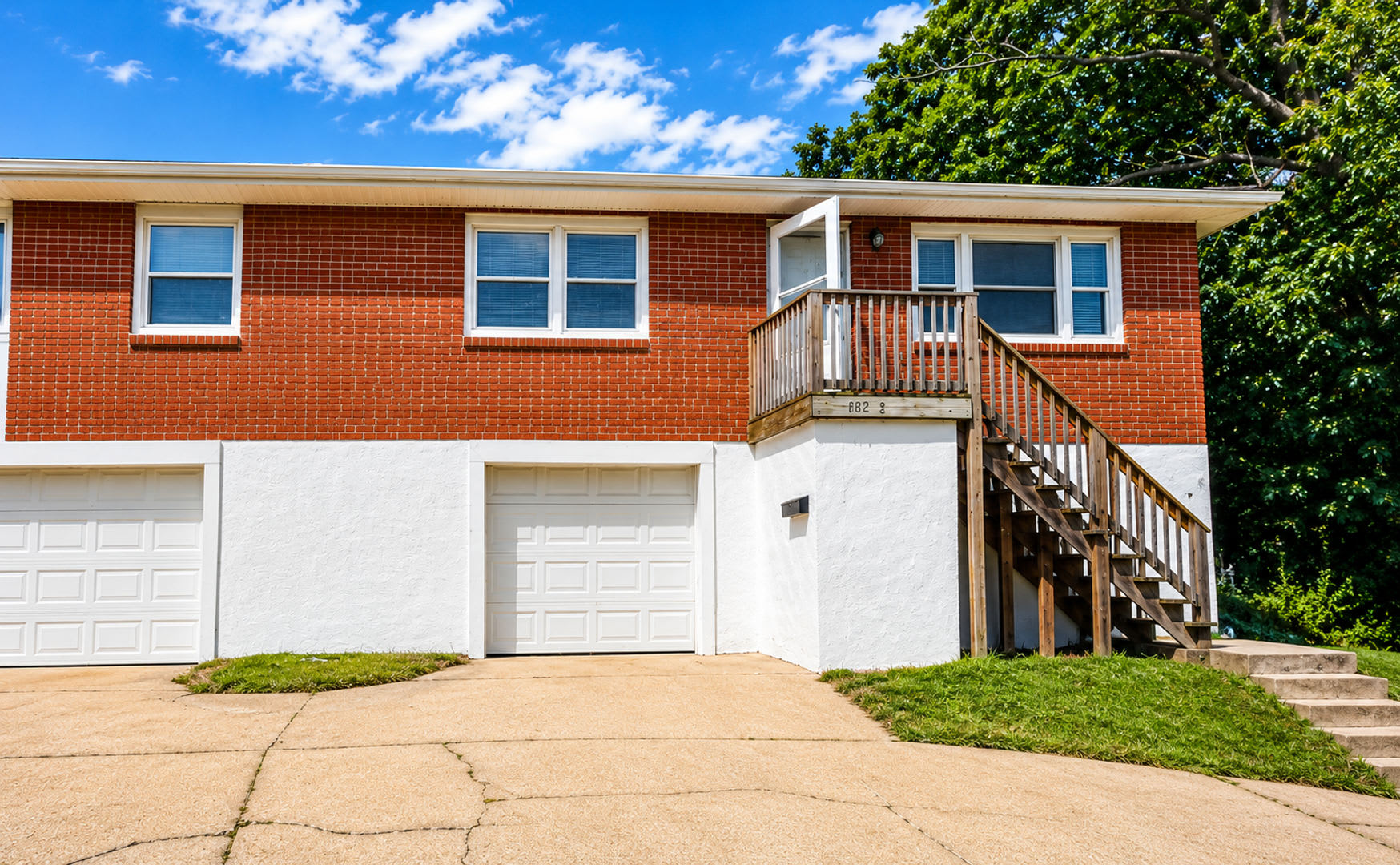 Spacious 2 Bedroom Duplex With Oversized Garage – photo 1