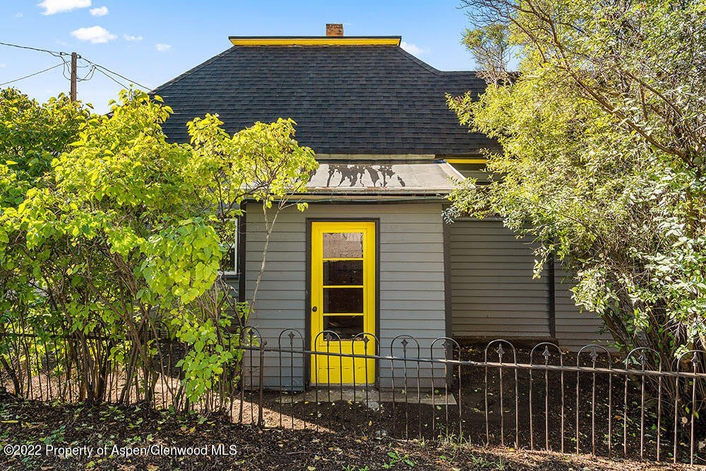 235 E Homestead Drive – photo 1 of 24