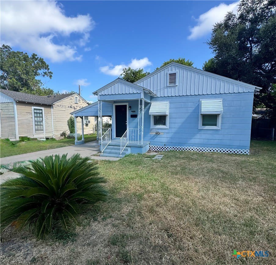 1312 E Mistletoe Avenue – photo 1