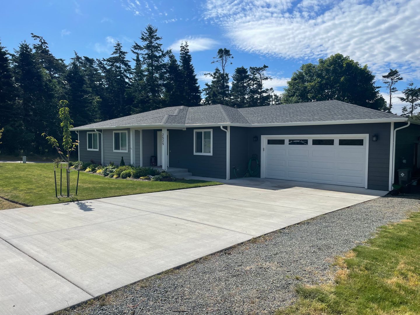 Charming and Modern 2 bedroom Home with Den! – photo 1 of 23