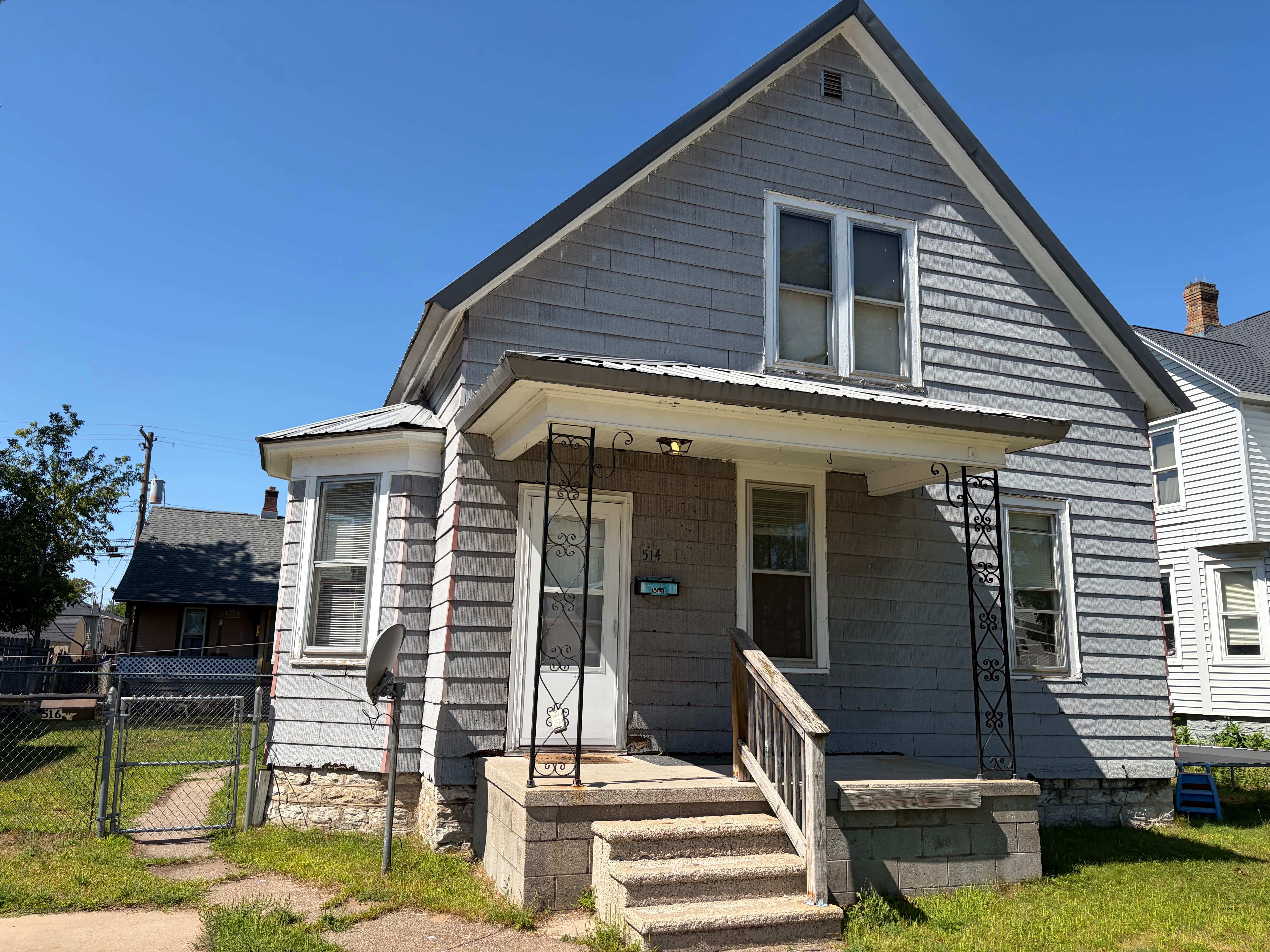 514 15Th St S – photo 1 of 9