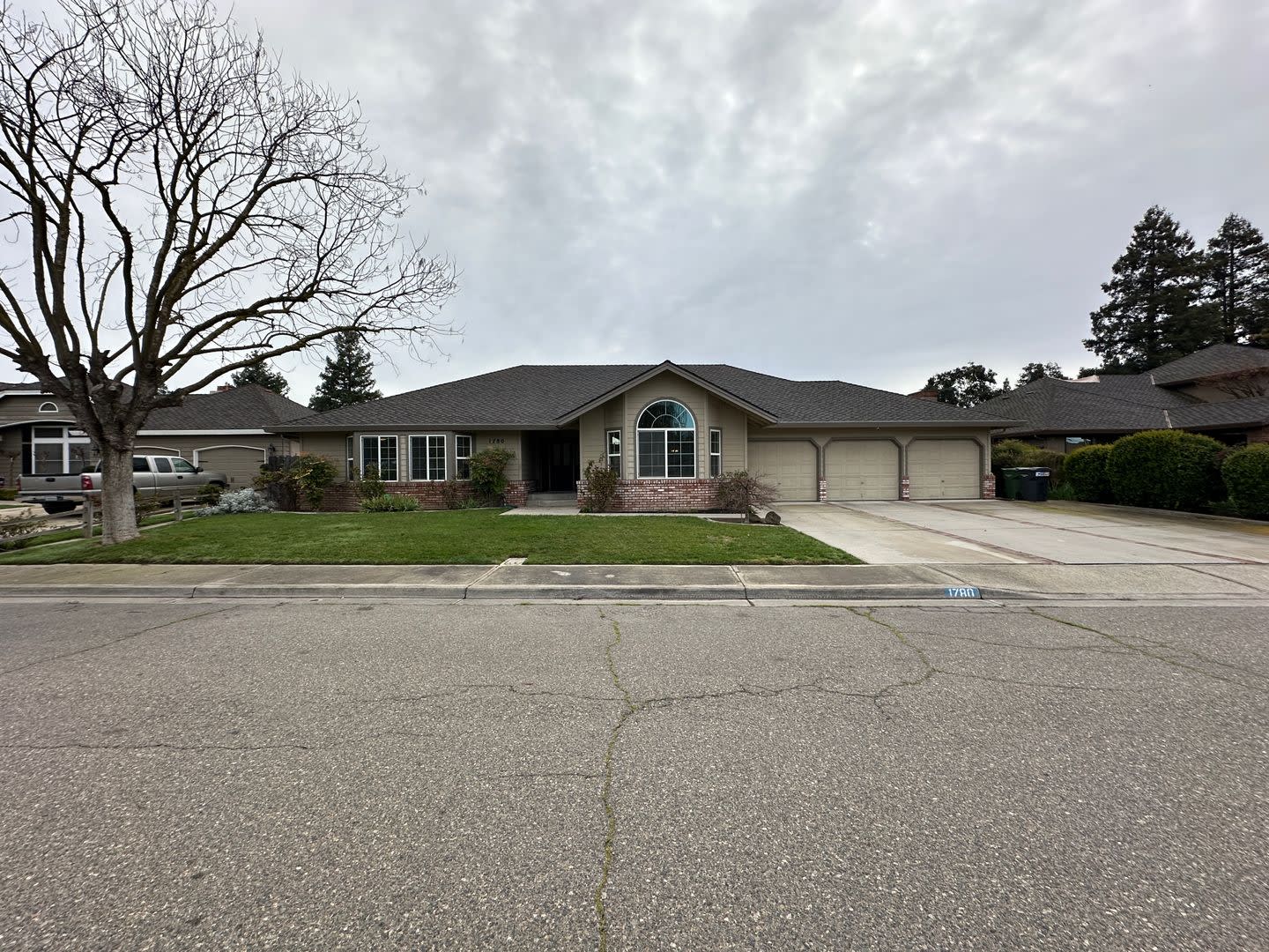 Turlock/Pool/3- Car garage – photo 1